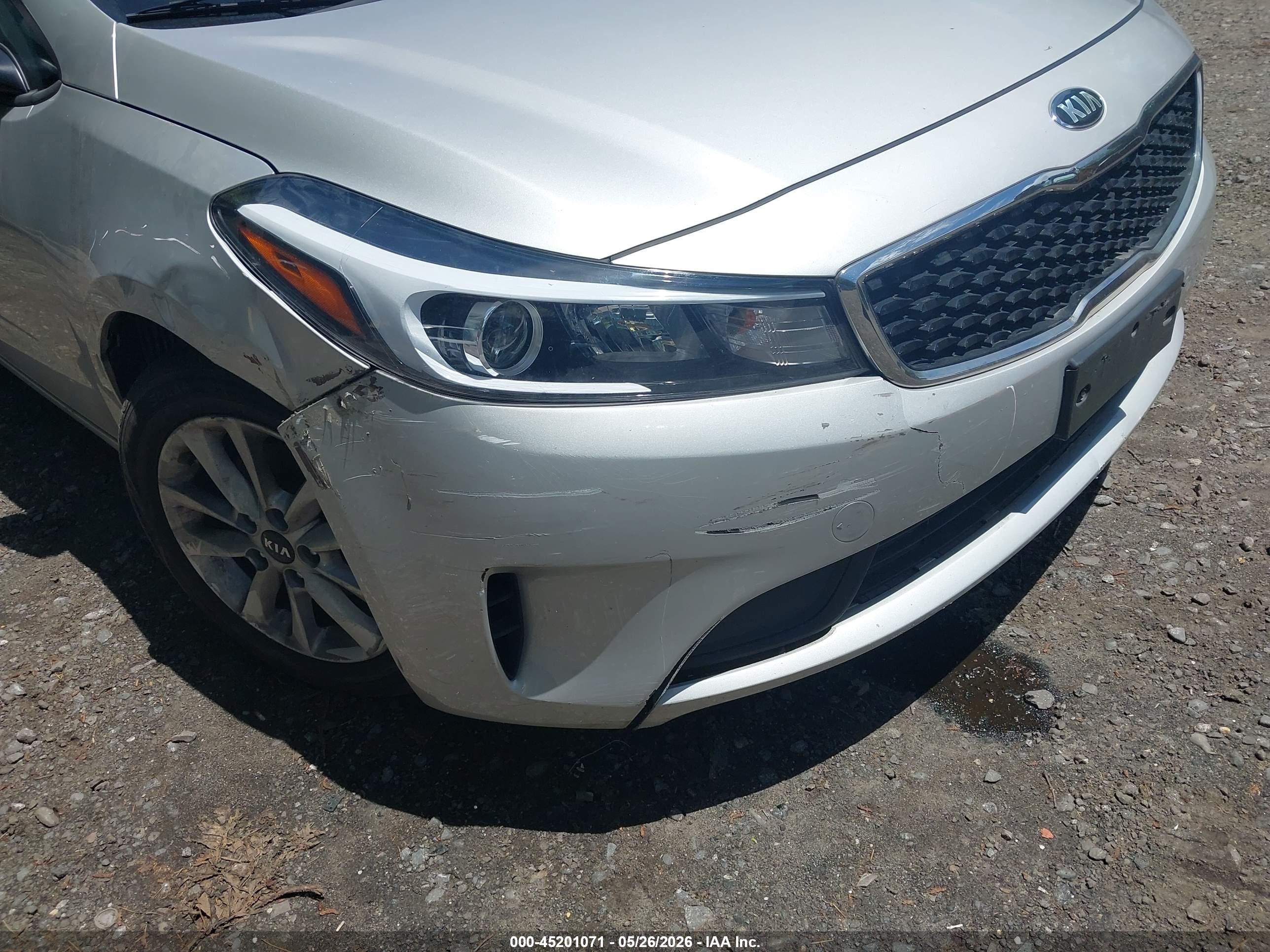 2017 Kia Forte Lx Silver vin: 3KPFL4A79HE146582