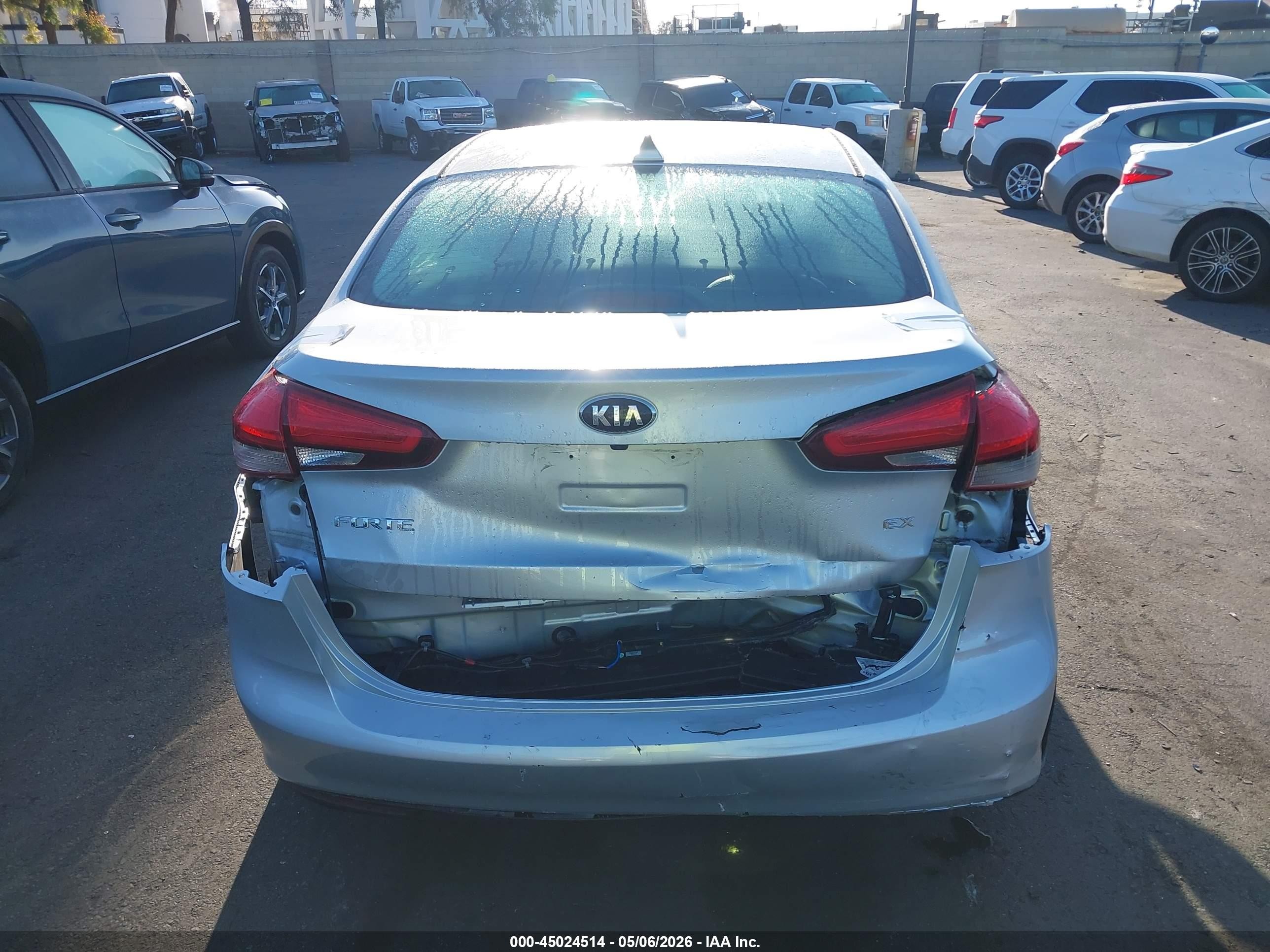 2017 Kia Forte Ex Silver vin: 3KPFL4A89HE050685