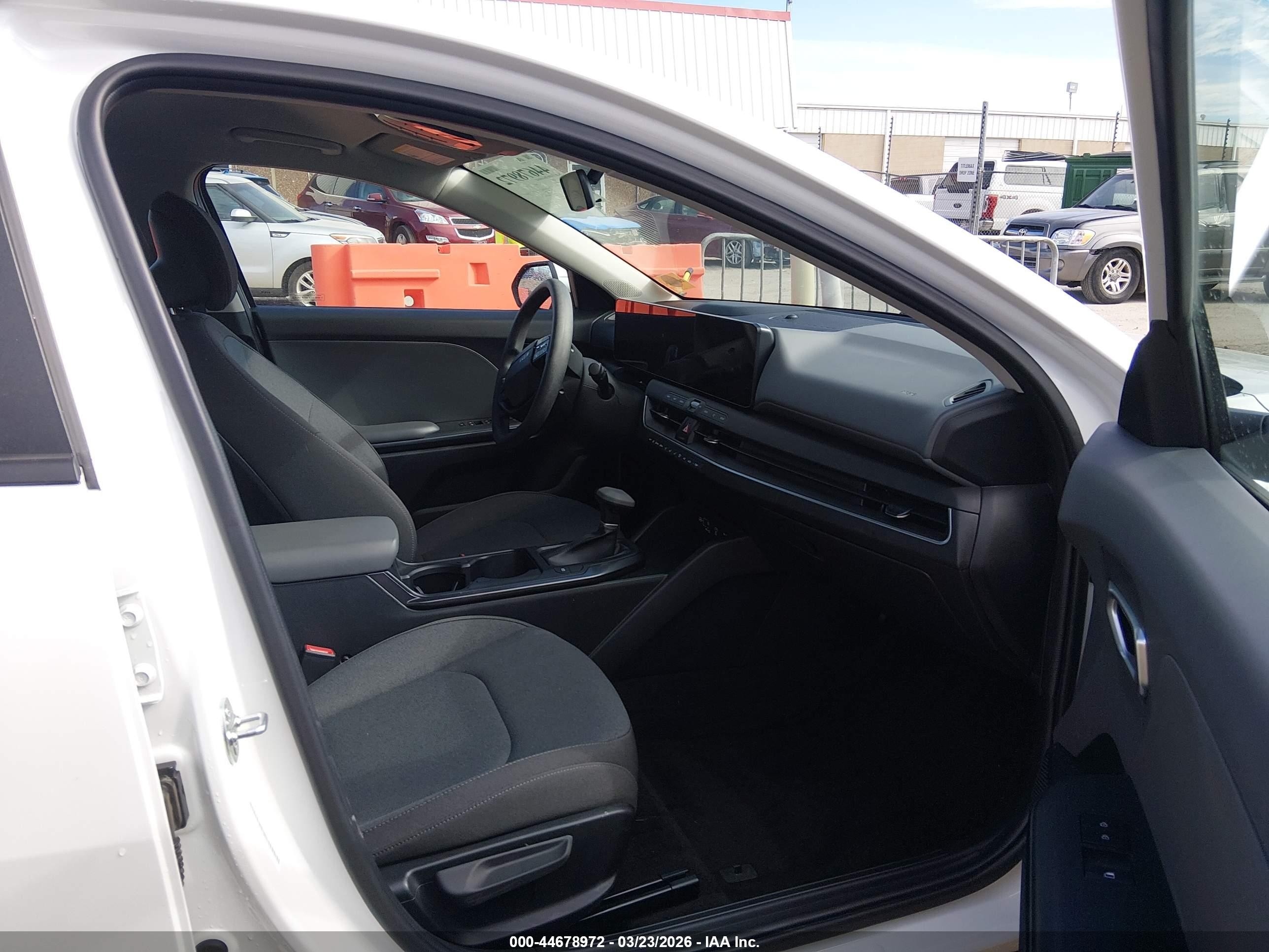 2025 Kia K4 Lxs White vin: 3KPFT4DE0SE007250