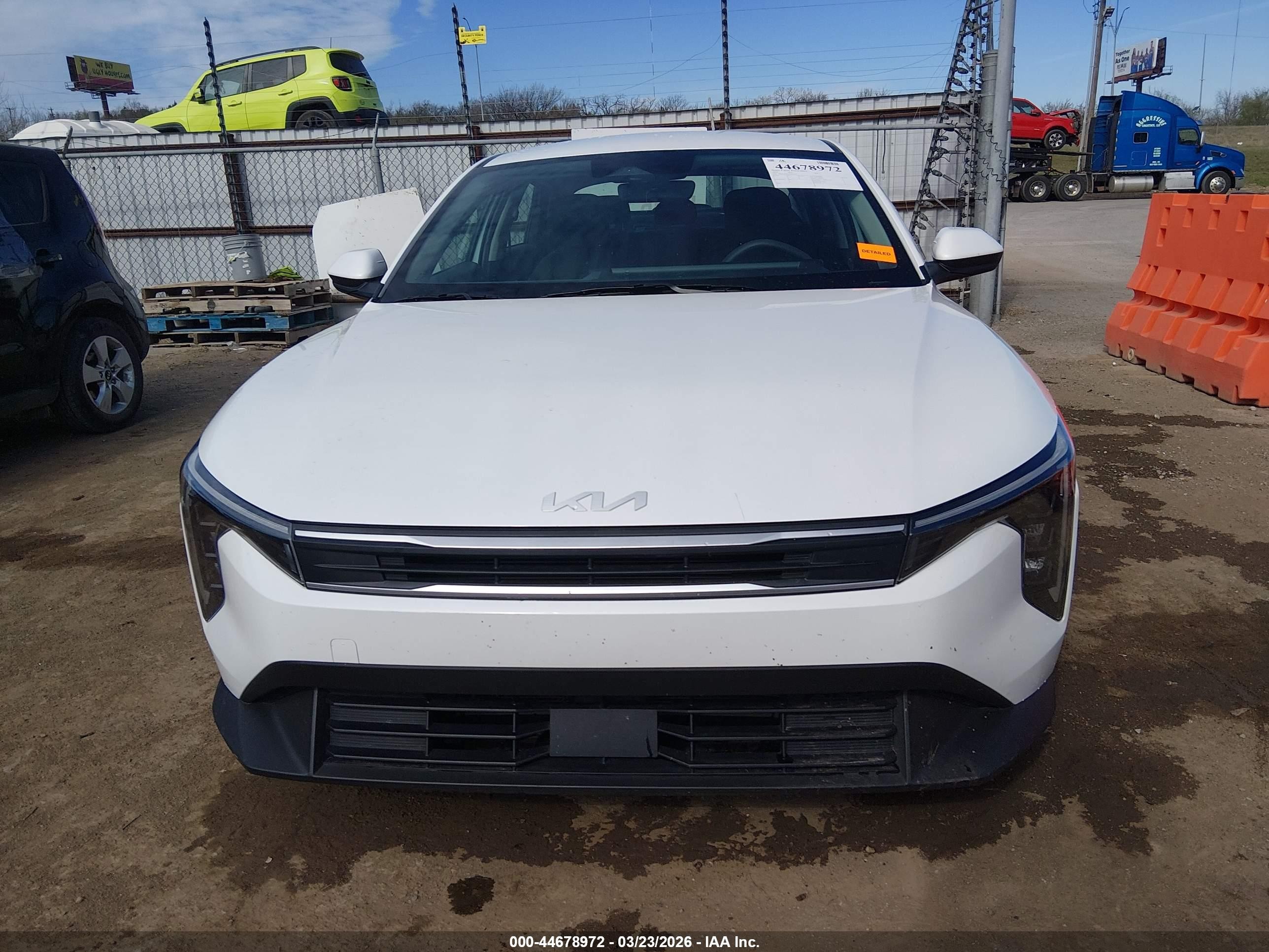 2025 Kia K4 Lxs White vin: 3KPFT4DE0SE007250