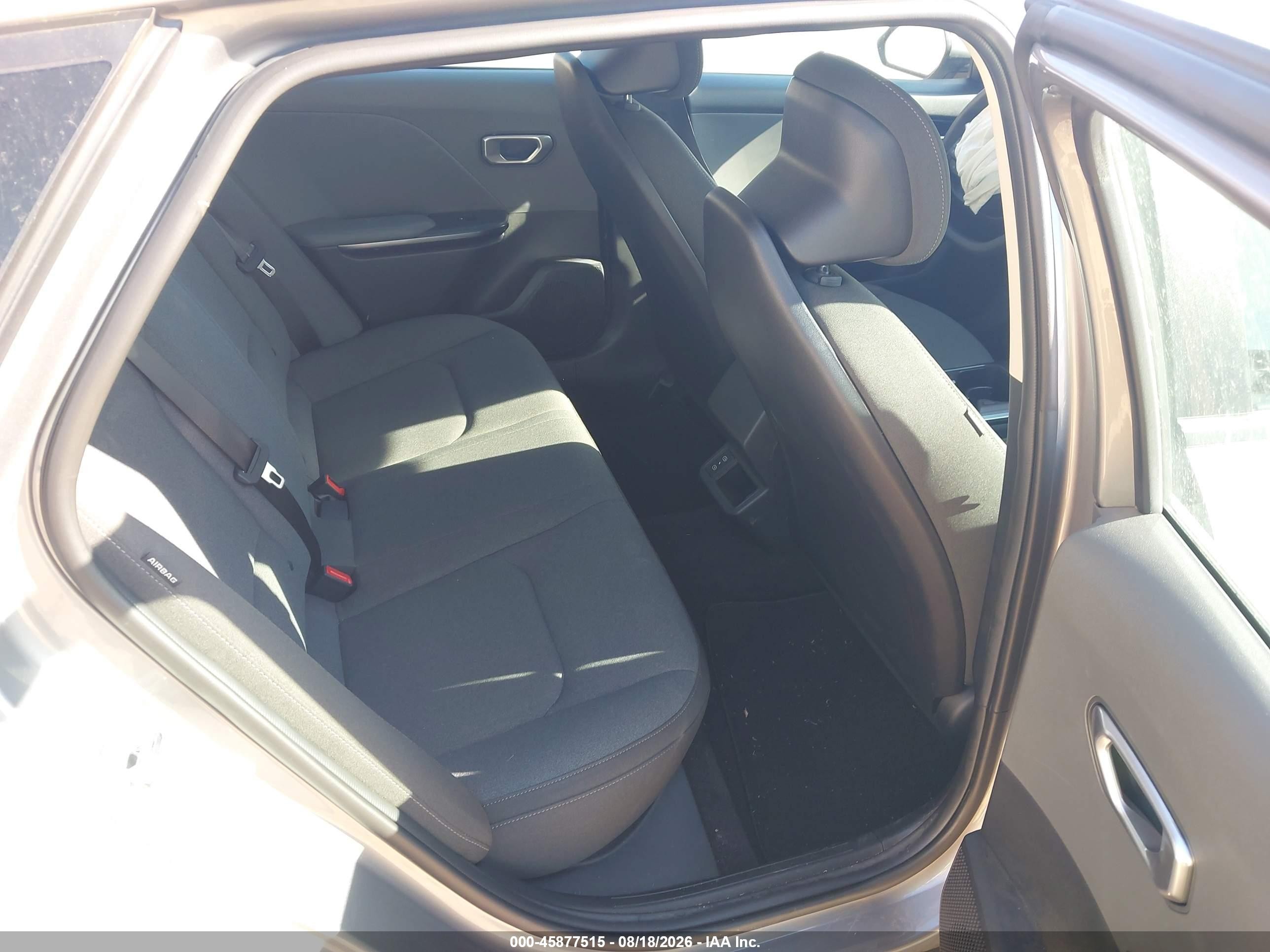 2025 Kia K4 Lxs Серебряный vin: 3KPFT4DE1SE097167