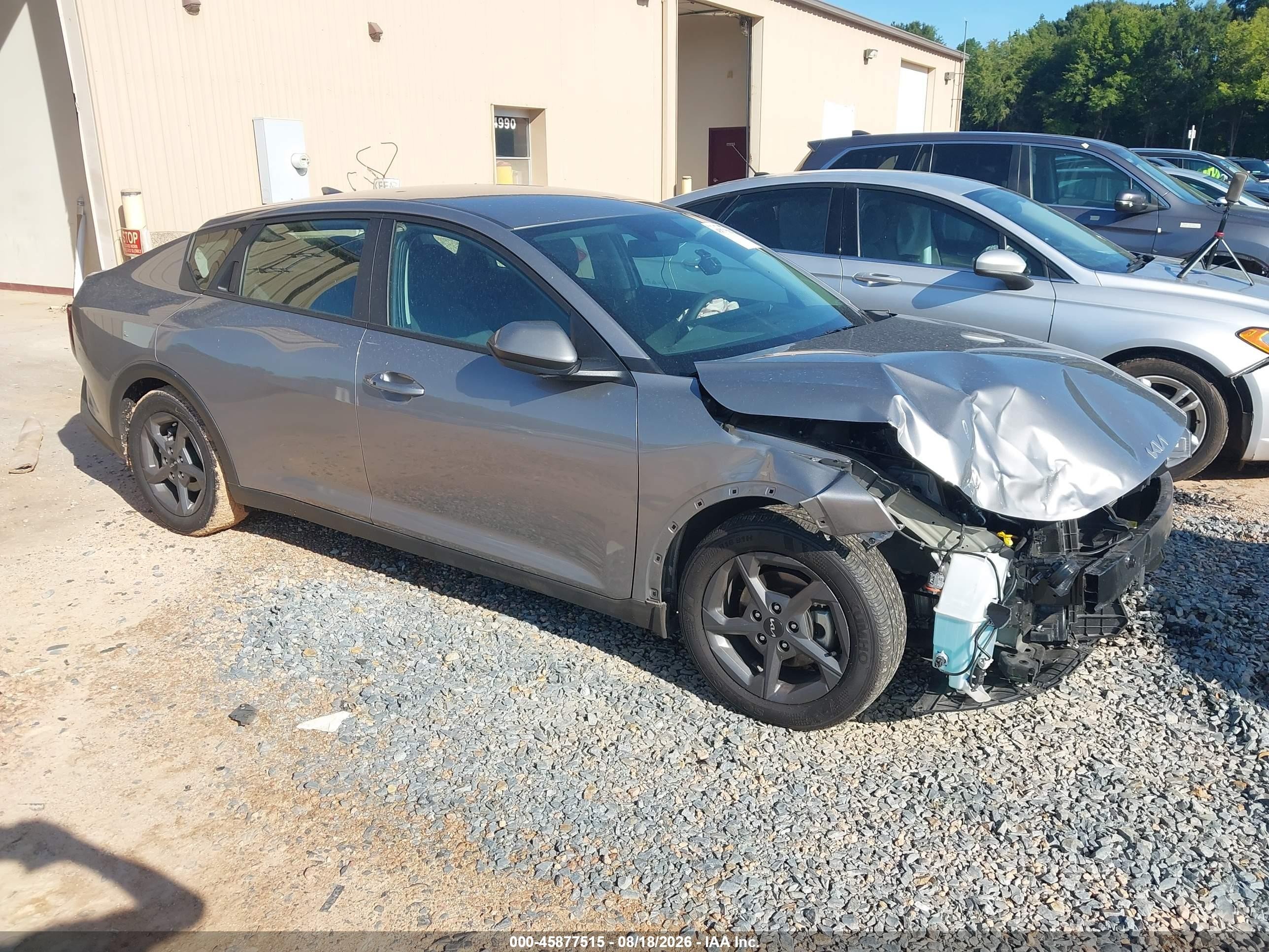 2025 Kia K4 Lxs Серебряный vin: 3KPFT4DE1SE097167