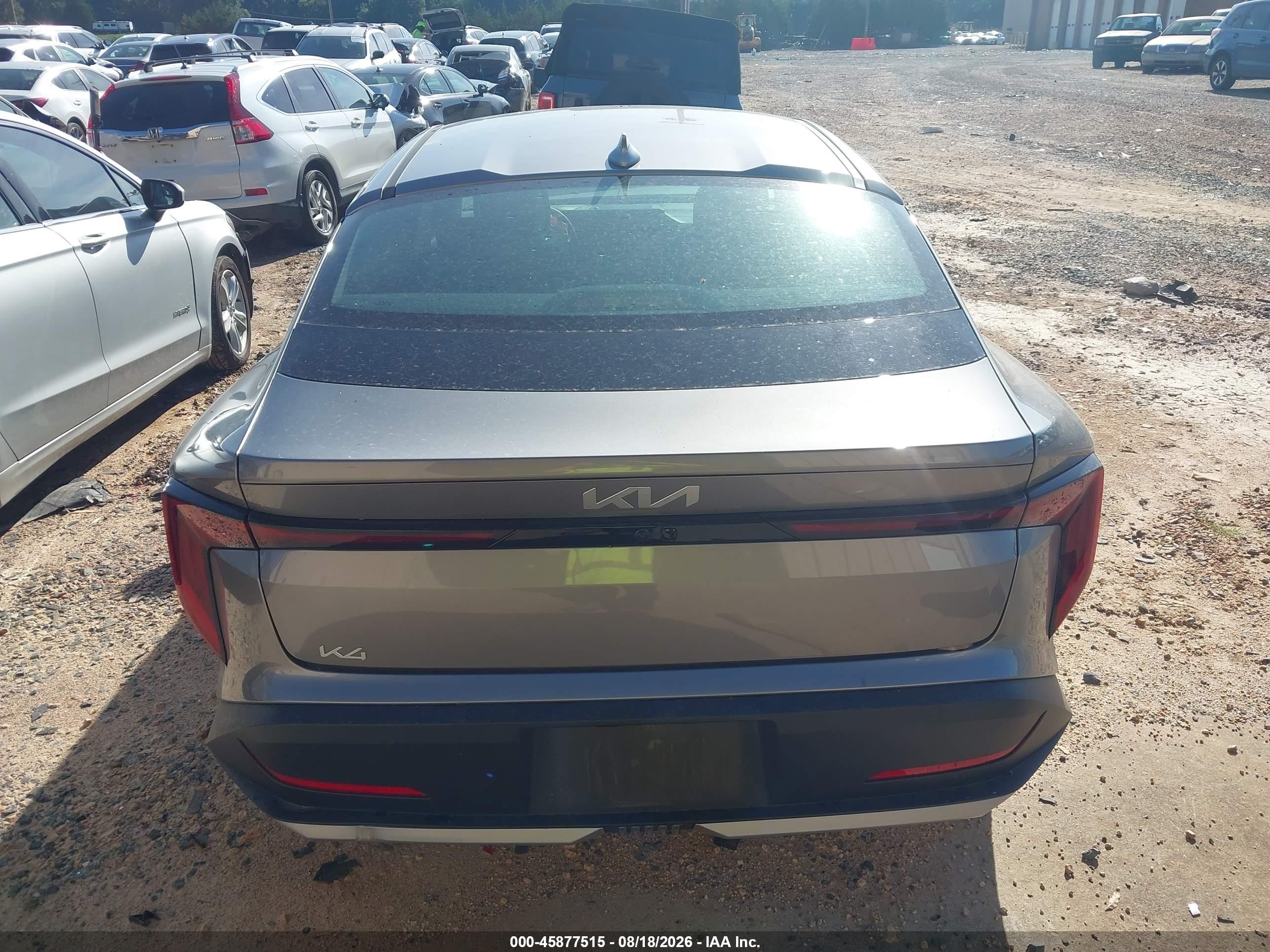 2025 Kia K4 Lxs Серебряный vin: 3KPFT4DE1SE097167