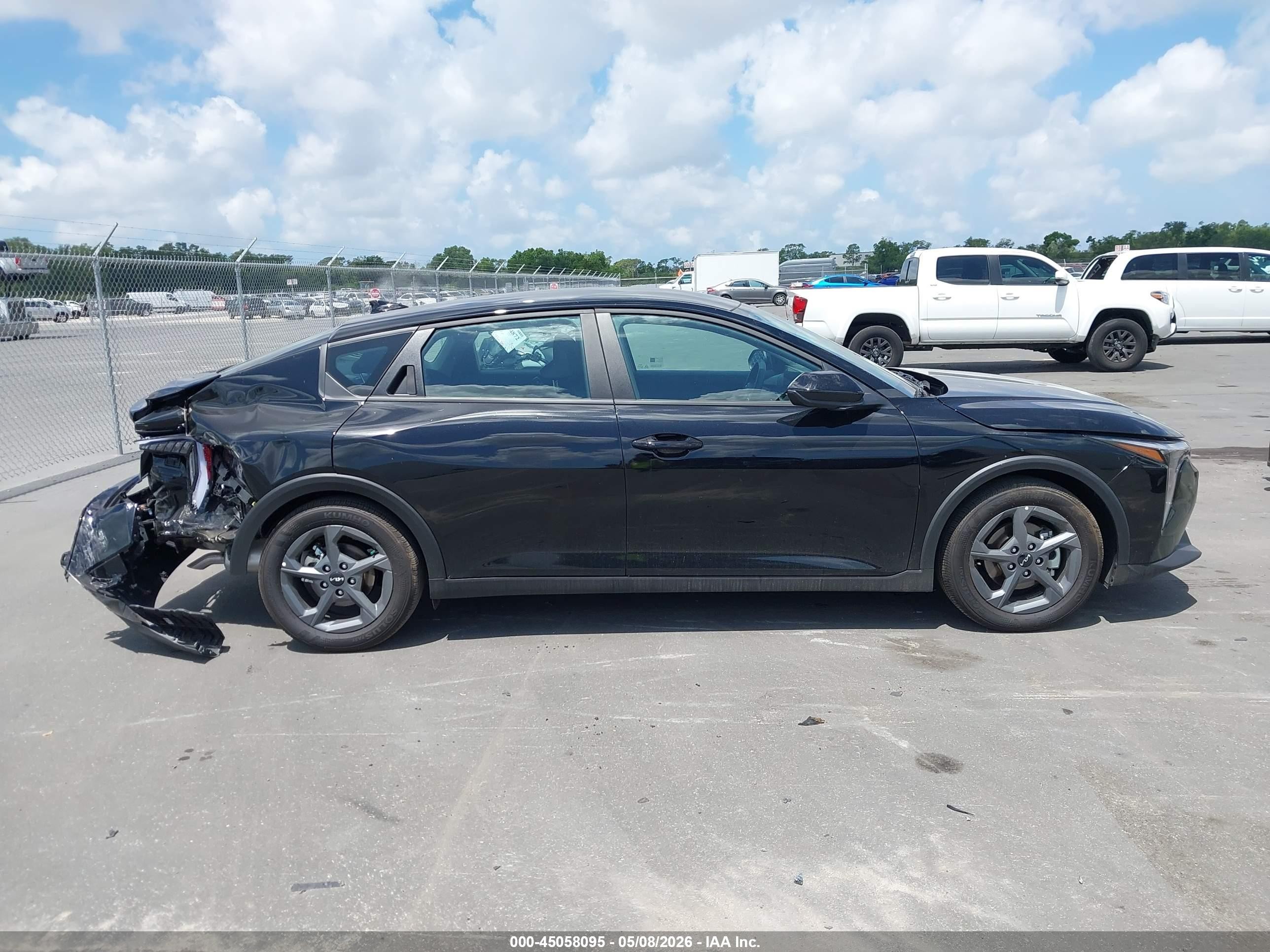 2025 Kia K4 Lxs Black vin: 3KPFT4DE1SE187239
