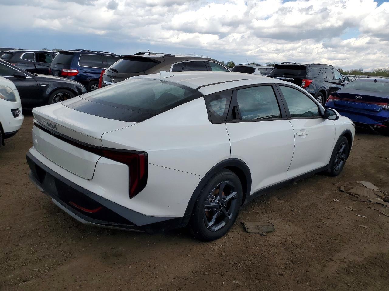 2025 Kia K4 Lxs White vin: 3KPFT4DE2SE085304