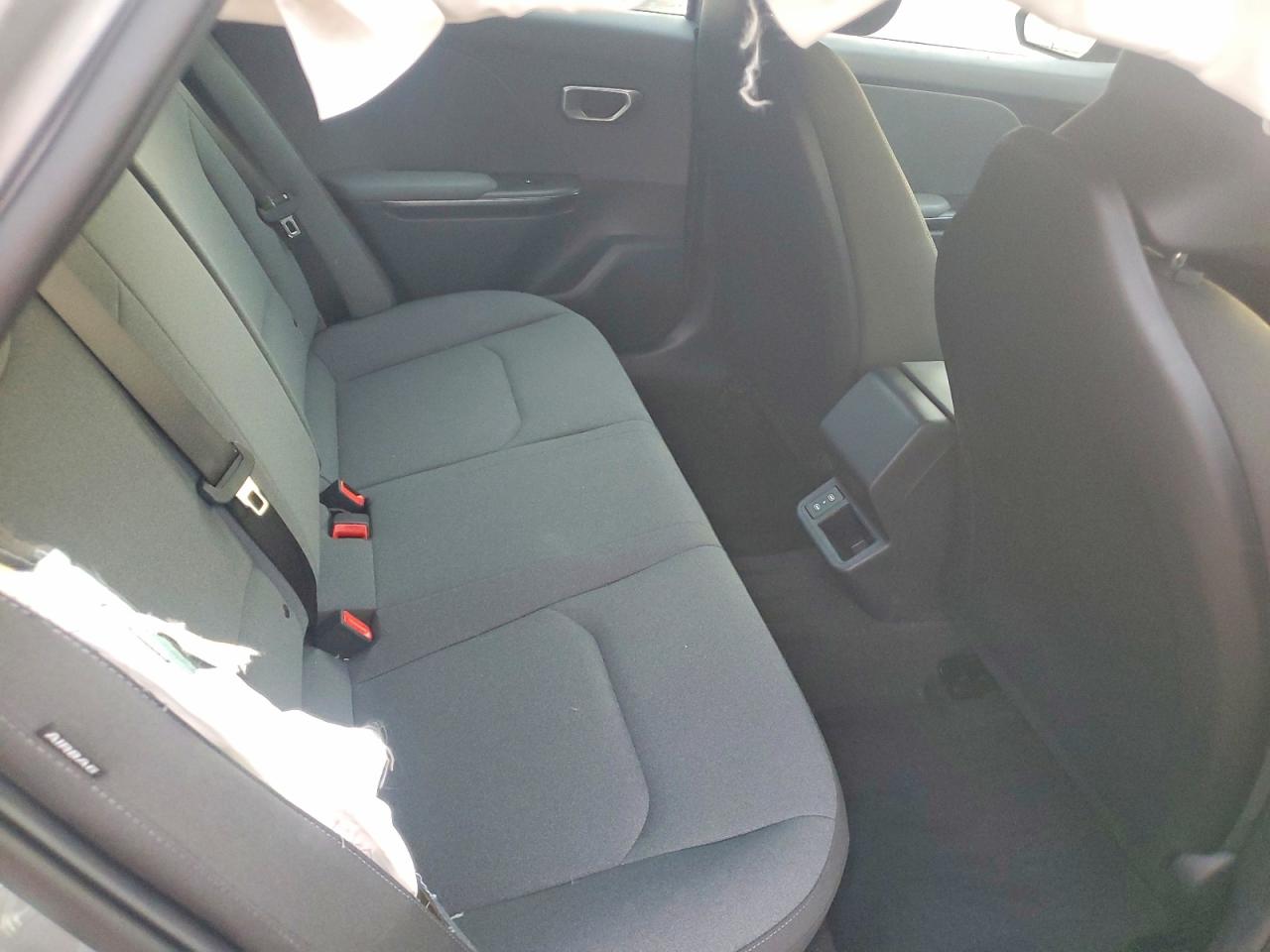 2025 Kia K4 Lxs Silver vin: 3KPFT4DE2SE202234