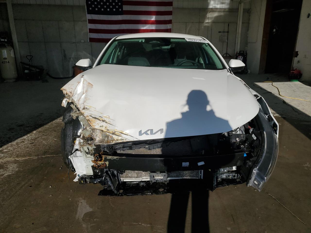 2025 Kia K4 Lxs White vin: 3KPFT4DE3SE007162 Damage: Grille, Broken, Replacement Required