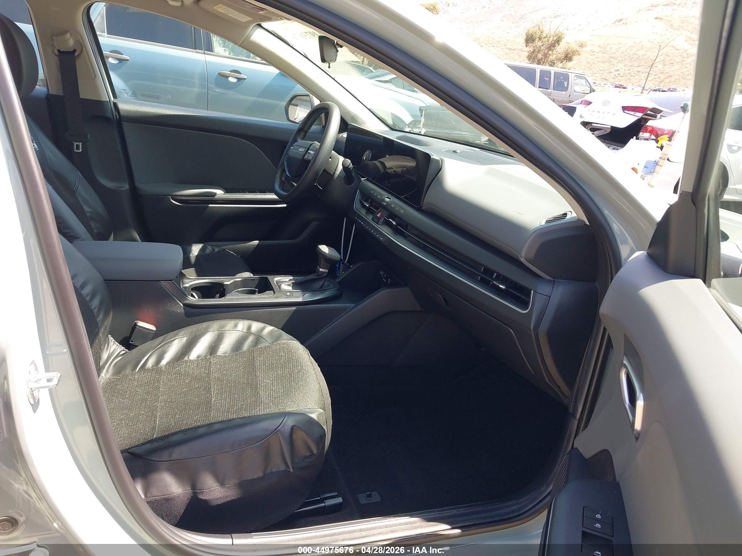 2025 Kia K4 Lxs Gray vin: 3KPFT4DE3SE097719