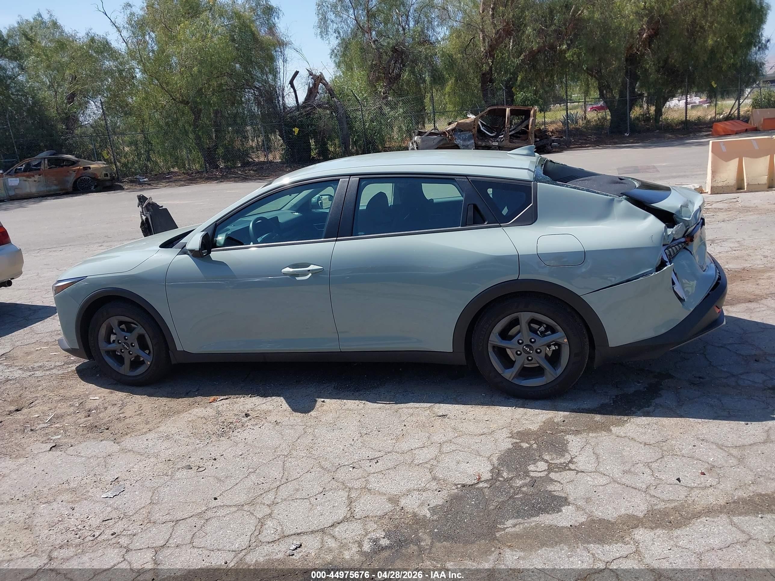 2025 Kia K4 Lxs Gray vin: 3KPFT4DE3SE097719