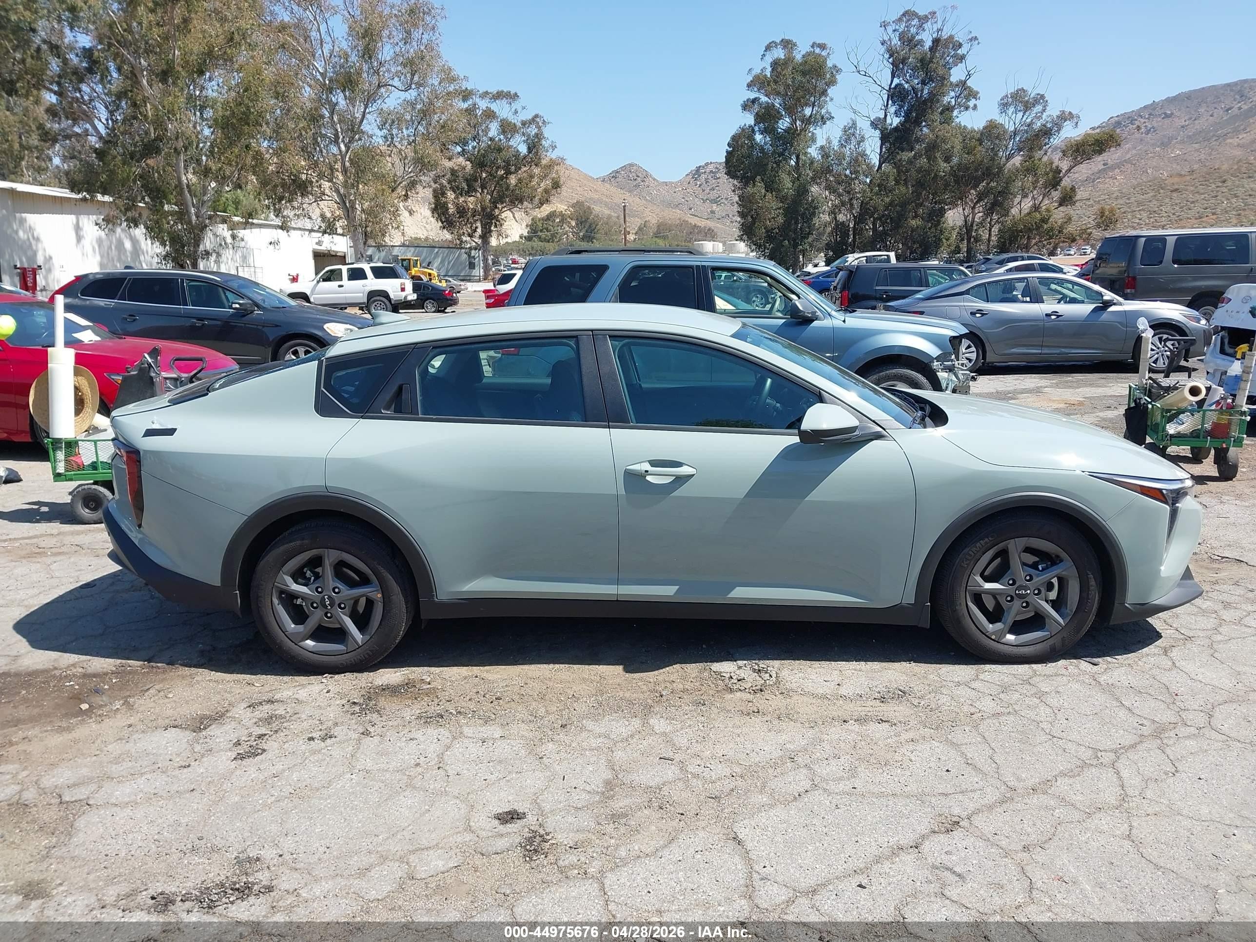 2025 Kia K4 Lxs Gray vin: 3KPFT4DE3SE097719