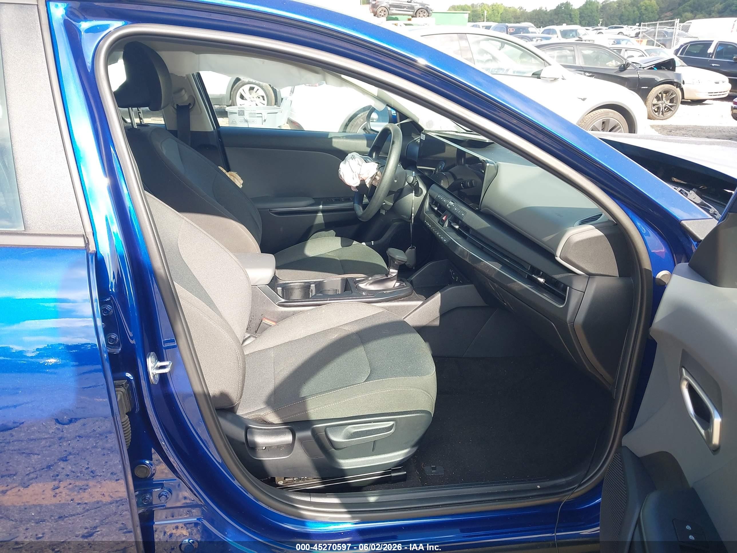 2025 Kia K4 Lxs Синий vin: 3KPFT4DE3SE176503