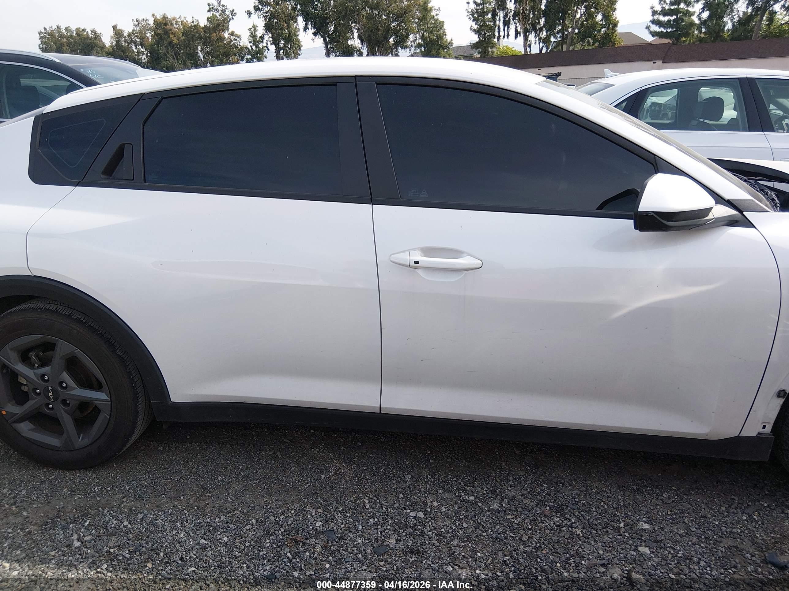 2025 Kia K4 Lxs Белый vin: 3KPFT4DE4SE034029