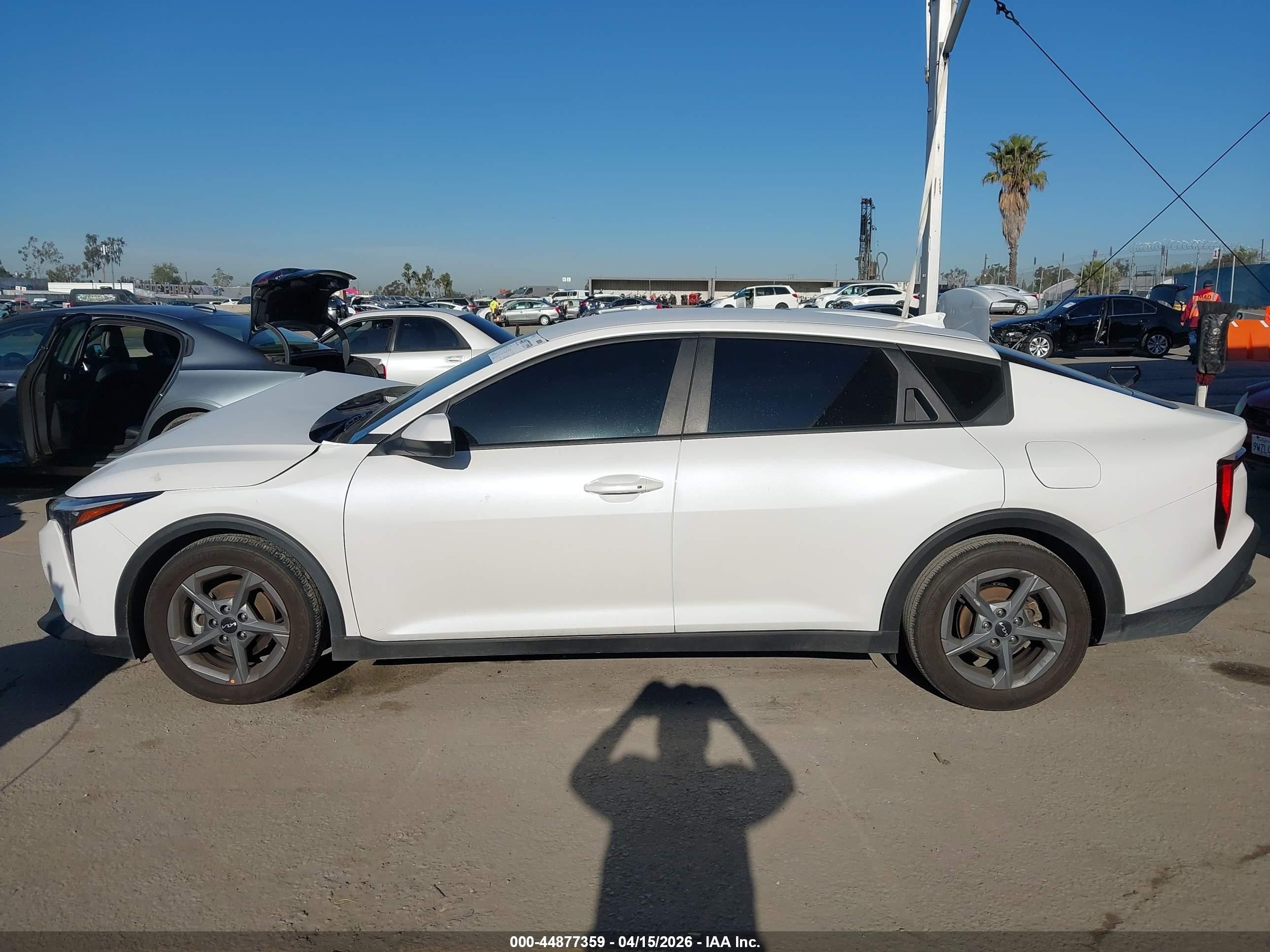 2025 Kia K4 Lxs Белый vin: 3KPFT4DE4SE034029
