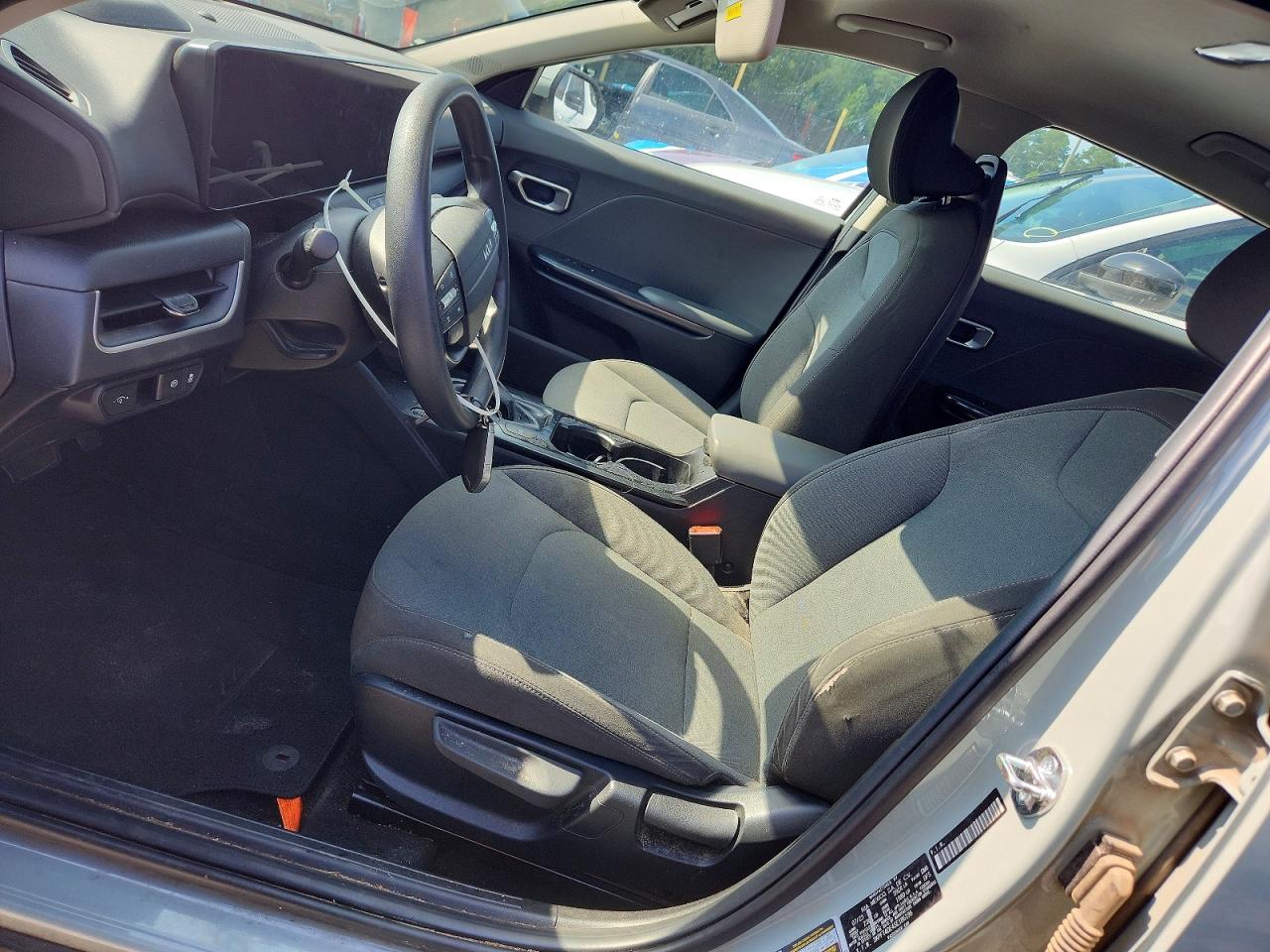 2025 Kia K4 Lxs Silver vin: 3KPFT4DE4SE186196