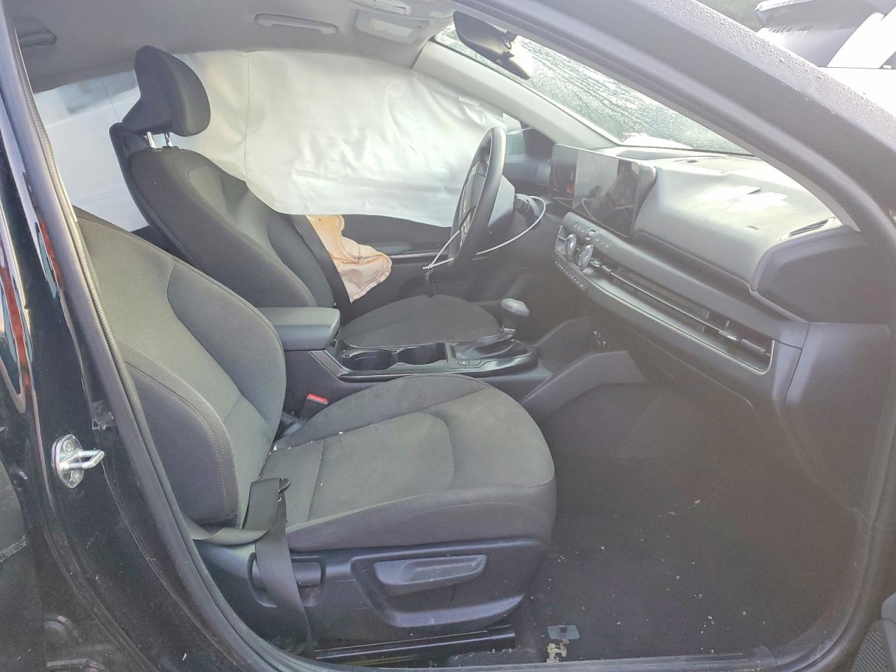 2025 Kia K4 Lx Black vin: 3KPFT4DE5SE015201