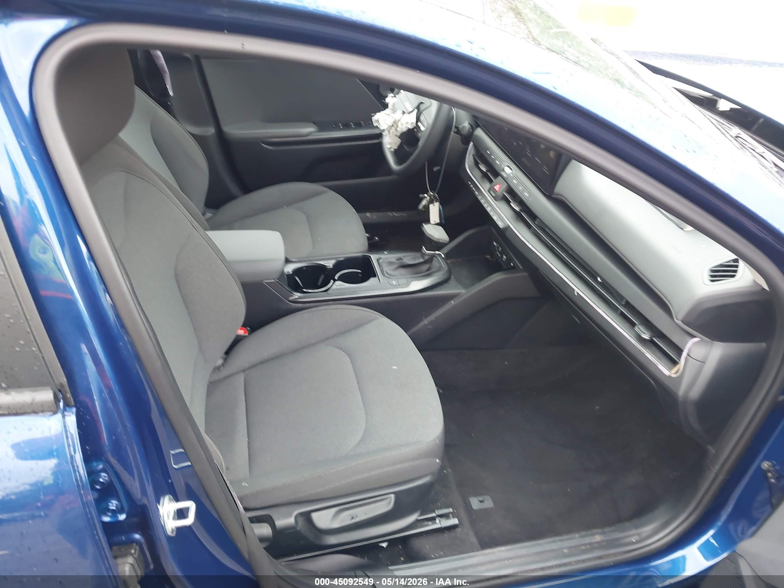2025 Kia K4 Lxs Blue vin: 3KPFT4DE5SE025811
