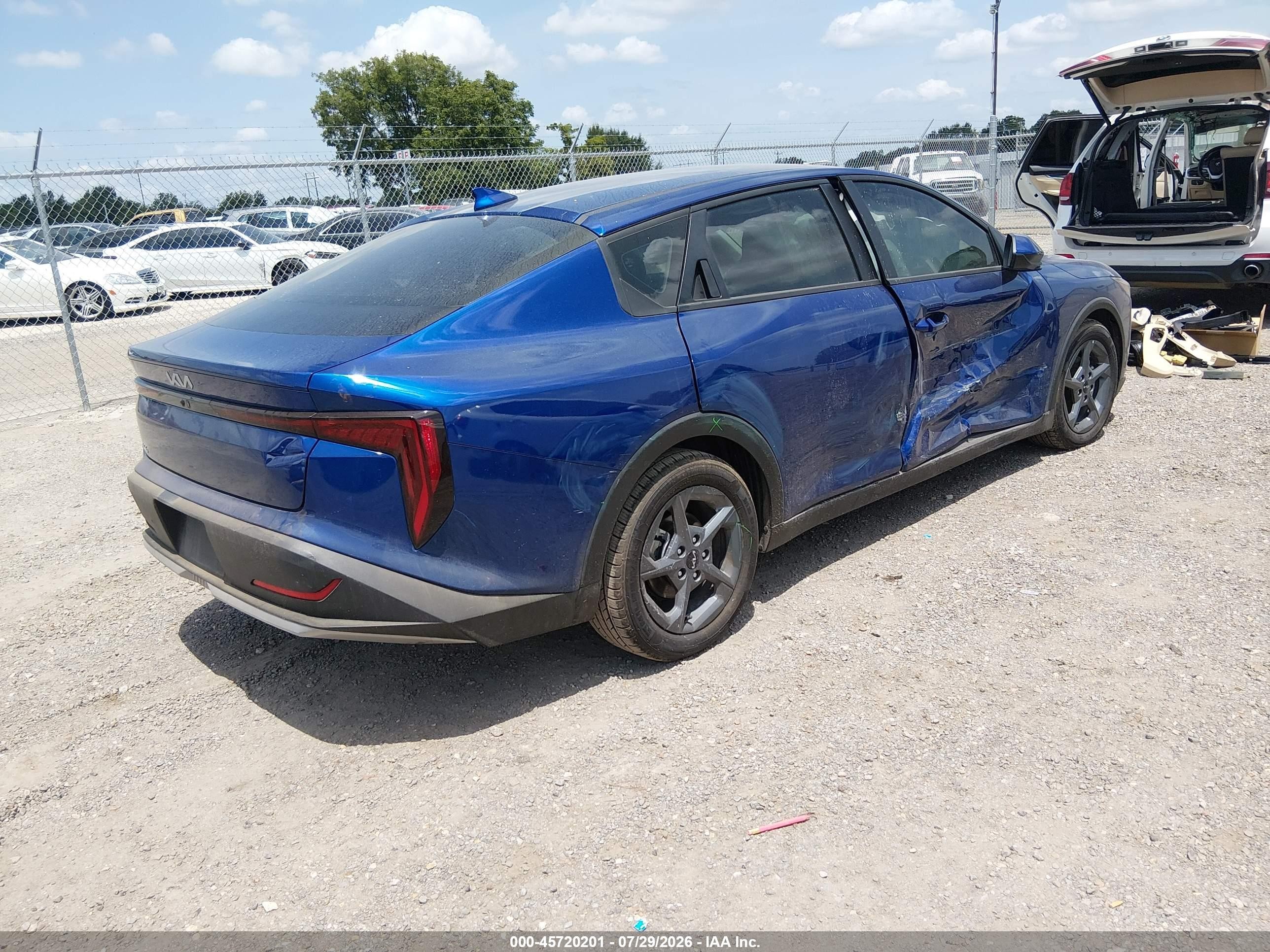 2025 Kia K4 Lxs Blue vin: 3KPFT4DE5SE088102
