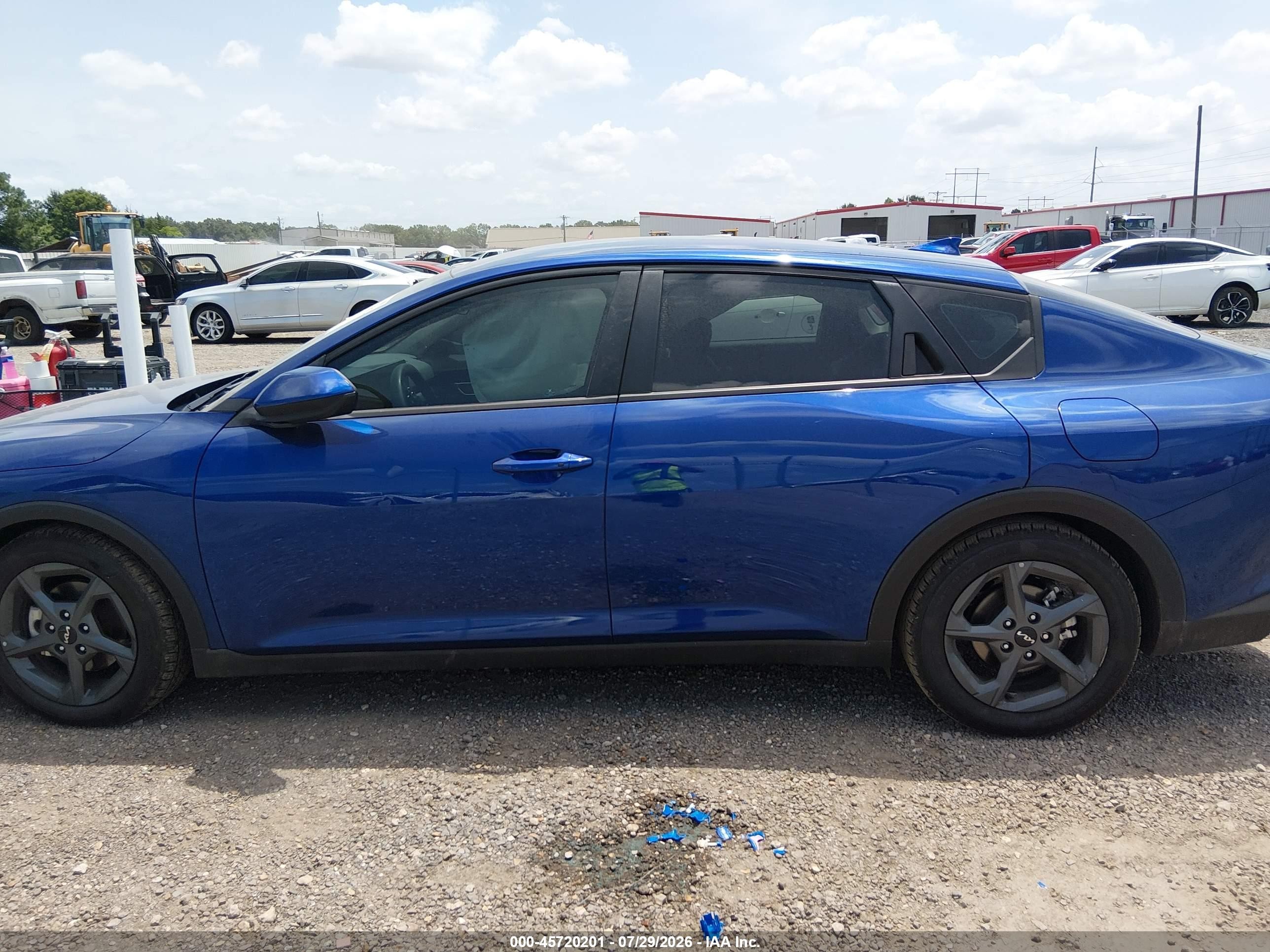 2025 Kia K4 Lxs Blue vin: 3KPFT4DE5SE088102