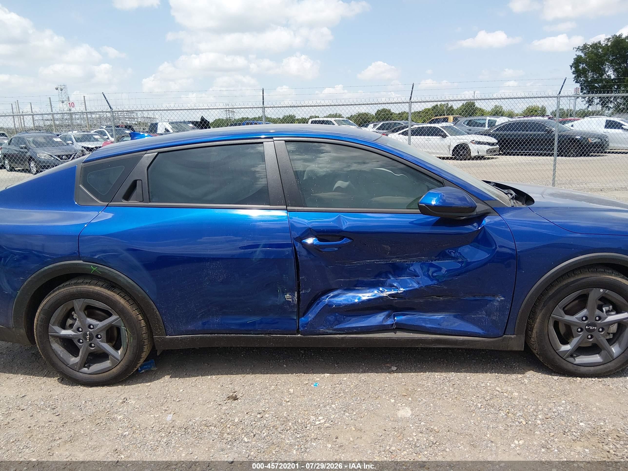 2025 Kia K4 Lxs Blue vin: 3KPFT4DE5SE088102