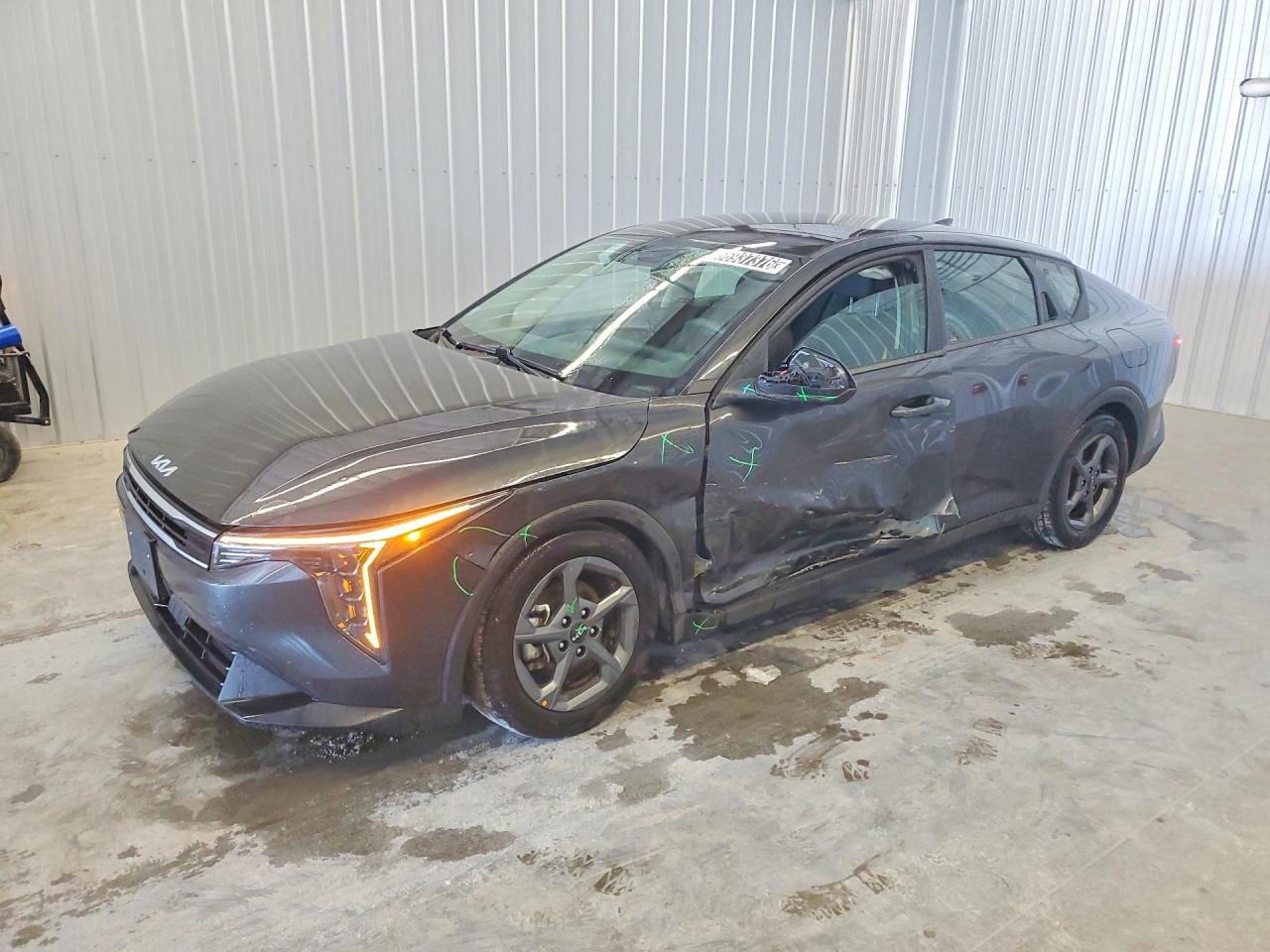 2025 Kia K4 Lxs Черный vin: 3KPFT4DE5SE118859