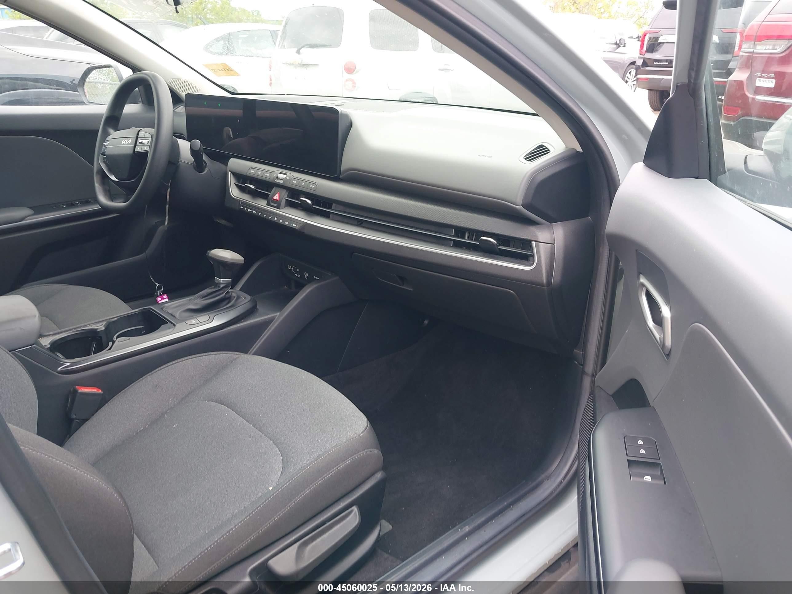 2025 Kia K4 Lxs Gray vin: 3KPFT4DE9SE008283