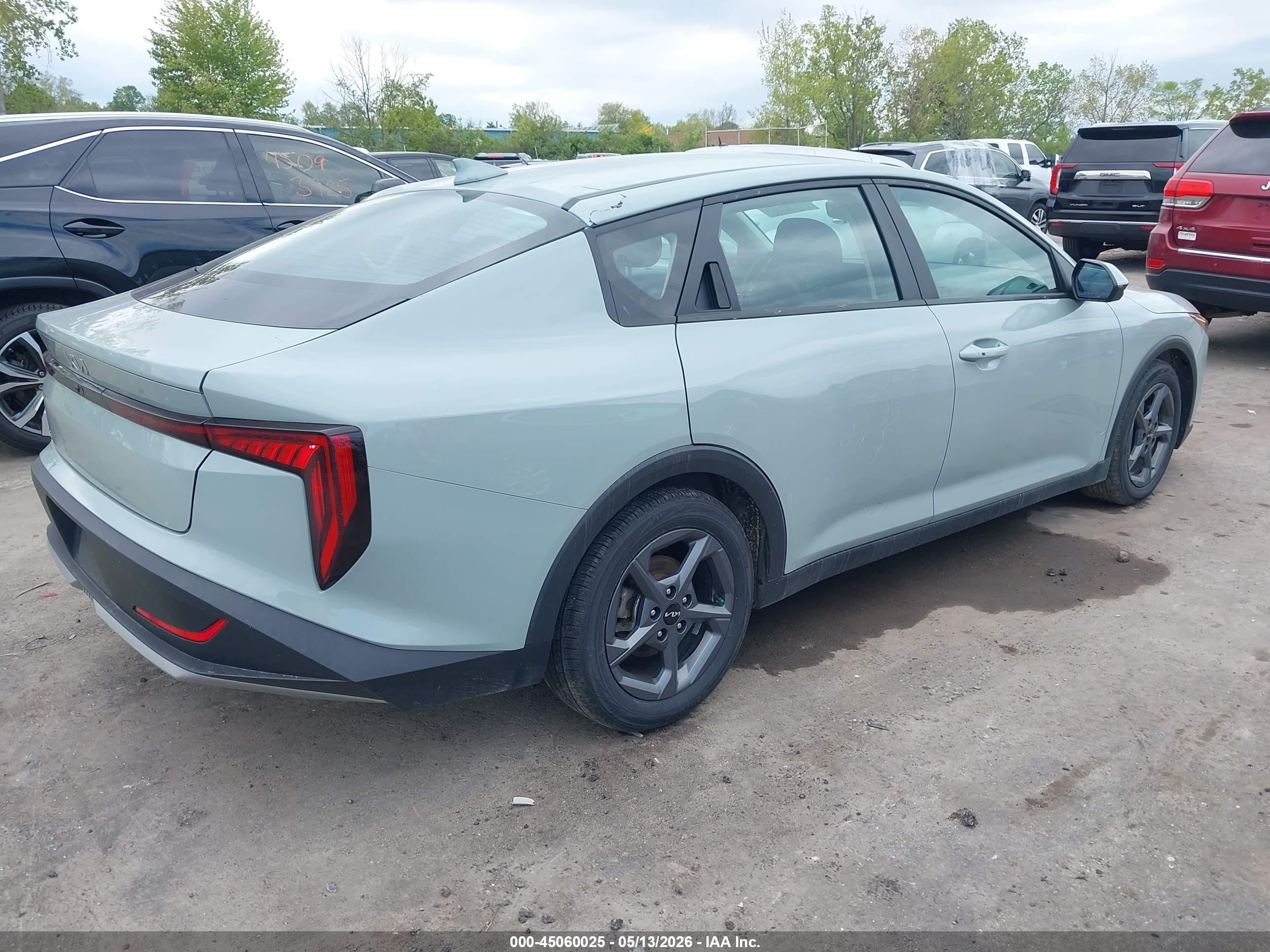 2025 Kia K4 Lxs Gray vin: 3KPFT4DE9SE008283