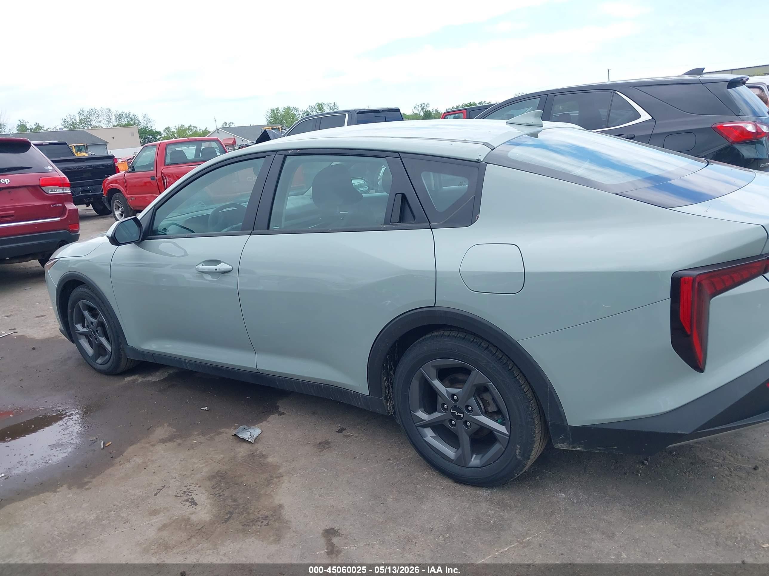 2025 Kia K4 Lxs Gray vin: 3KPFT4DE9SE008283