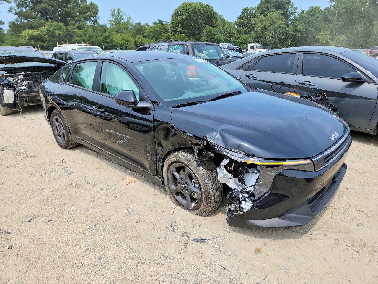 2025 Kia K4 Lxs Black vin: 3KPFT4DEXSE222425