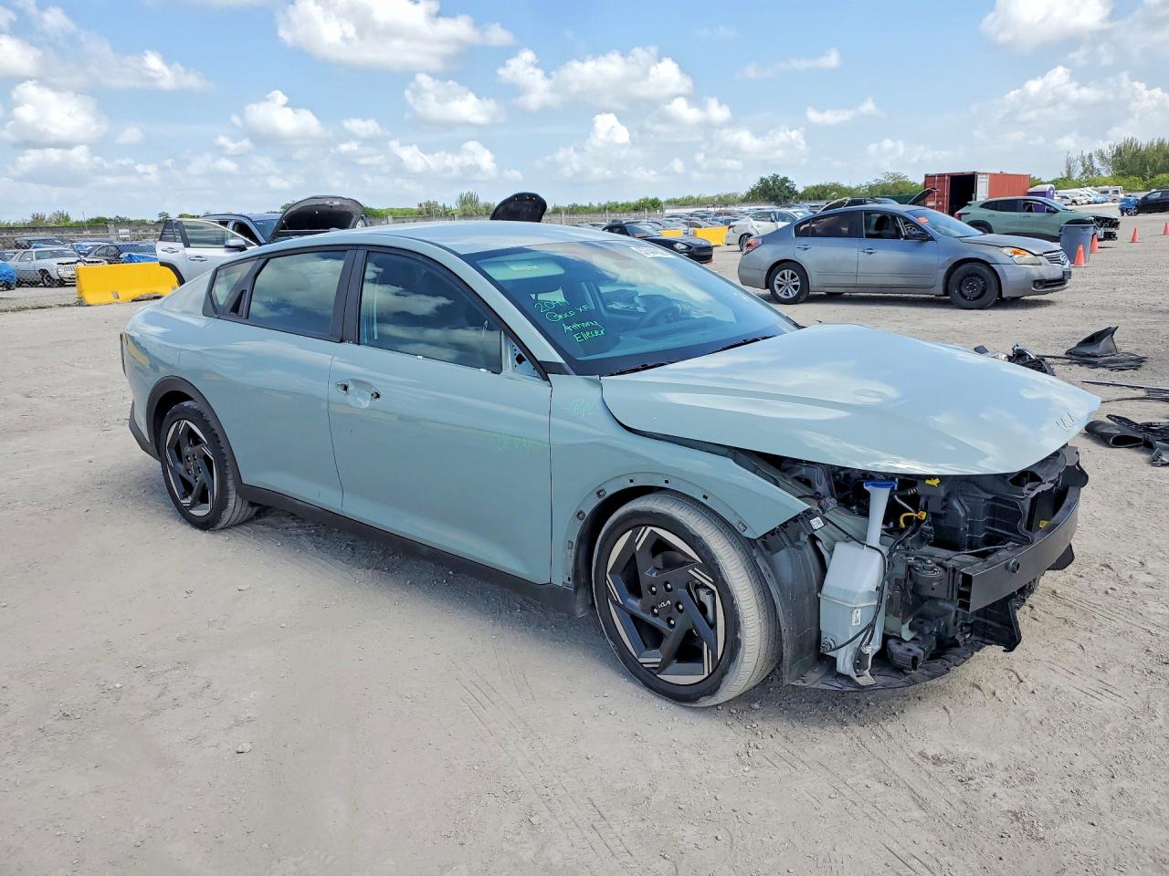 2025 Kia K4 Ex Серый vin: 3KPFU4DE3SE121448