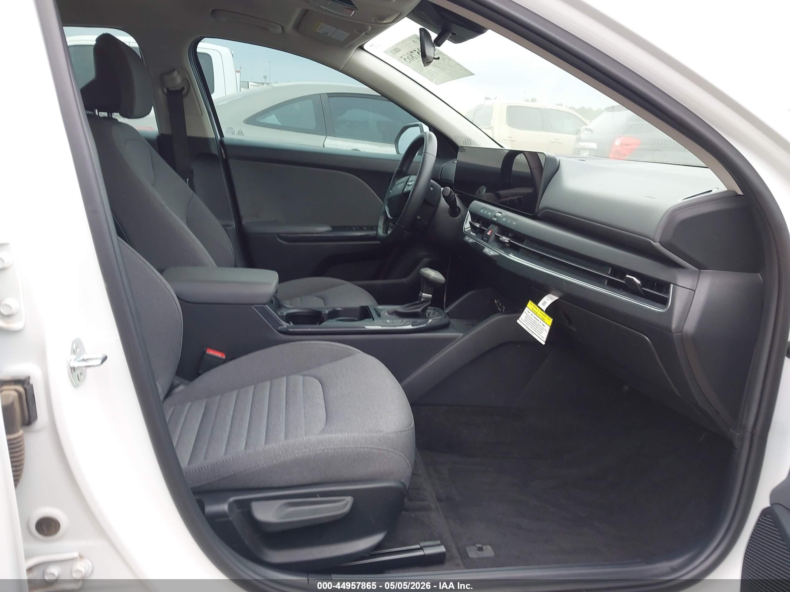 2025 Kia K4 Ex White vin: 3KPFU4DE5SE030388