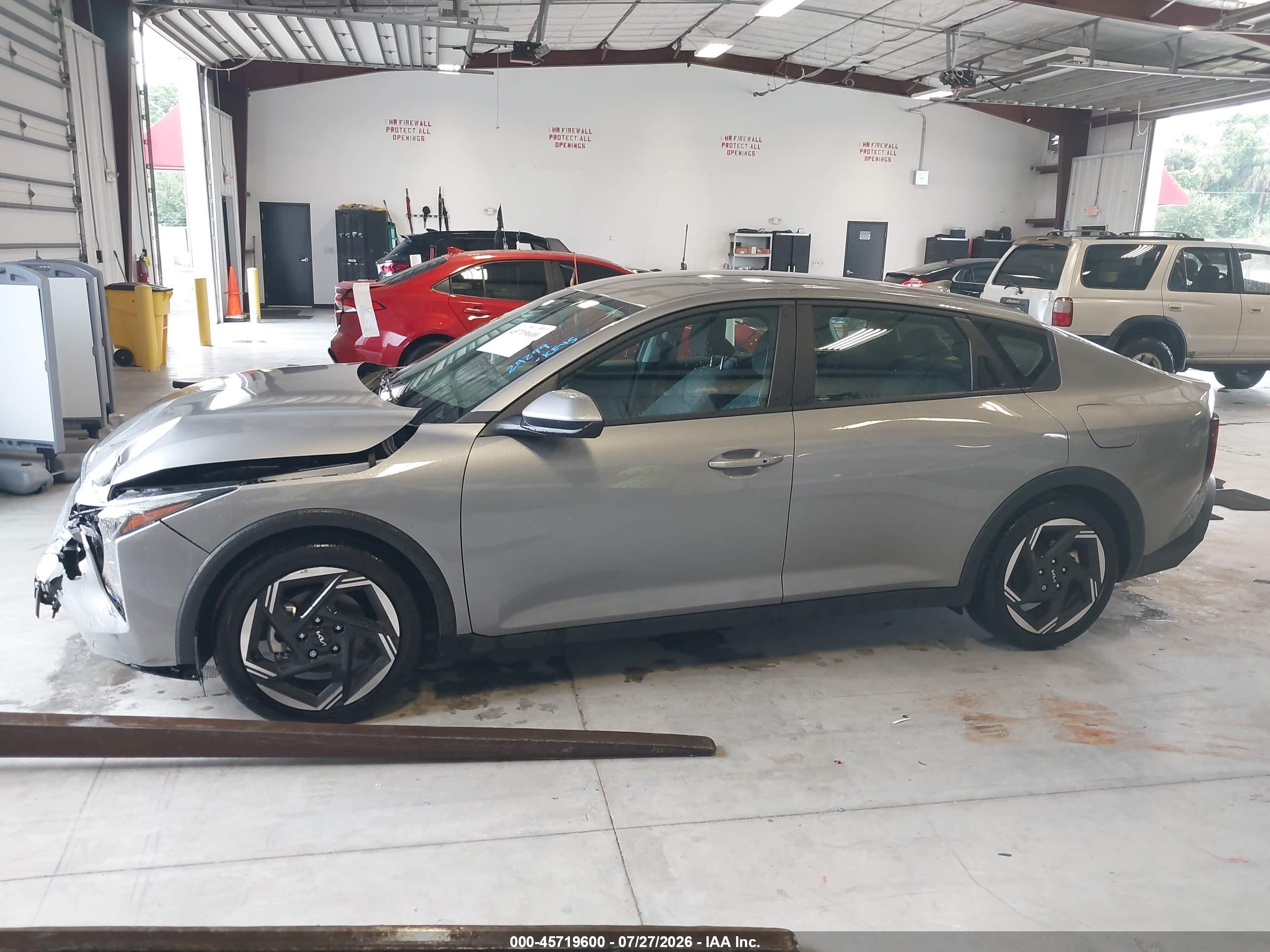 2025 Kia K4 Ex Gray vin: 3KPFU4DE9SE137346