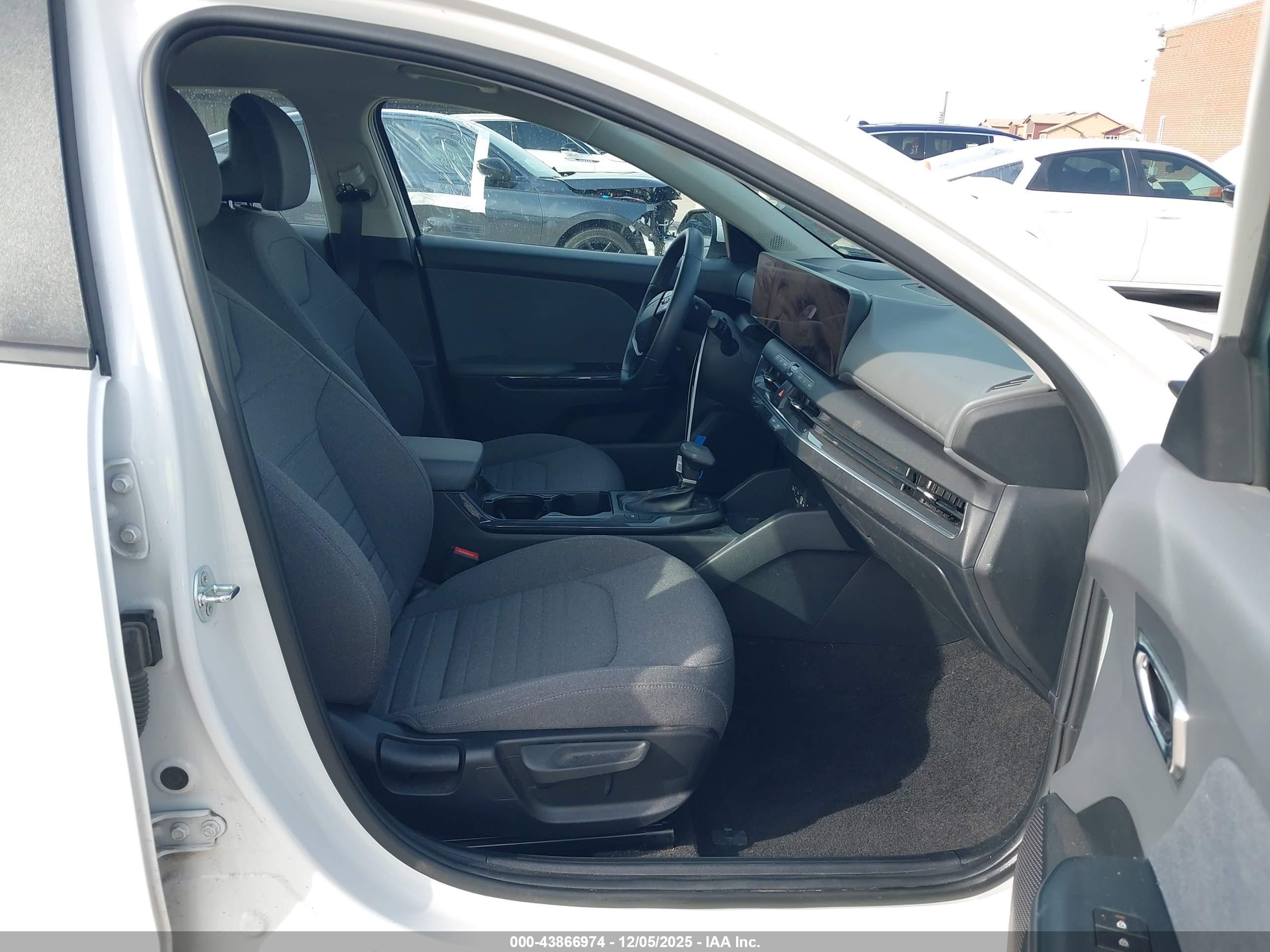 2025 Kia K4 Ex Белый vin: 3KPFU4DEXSE030399