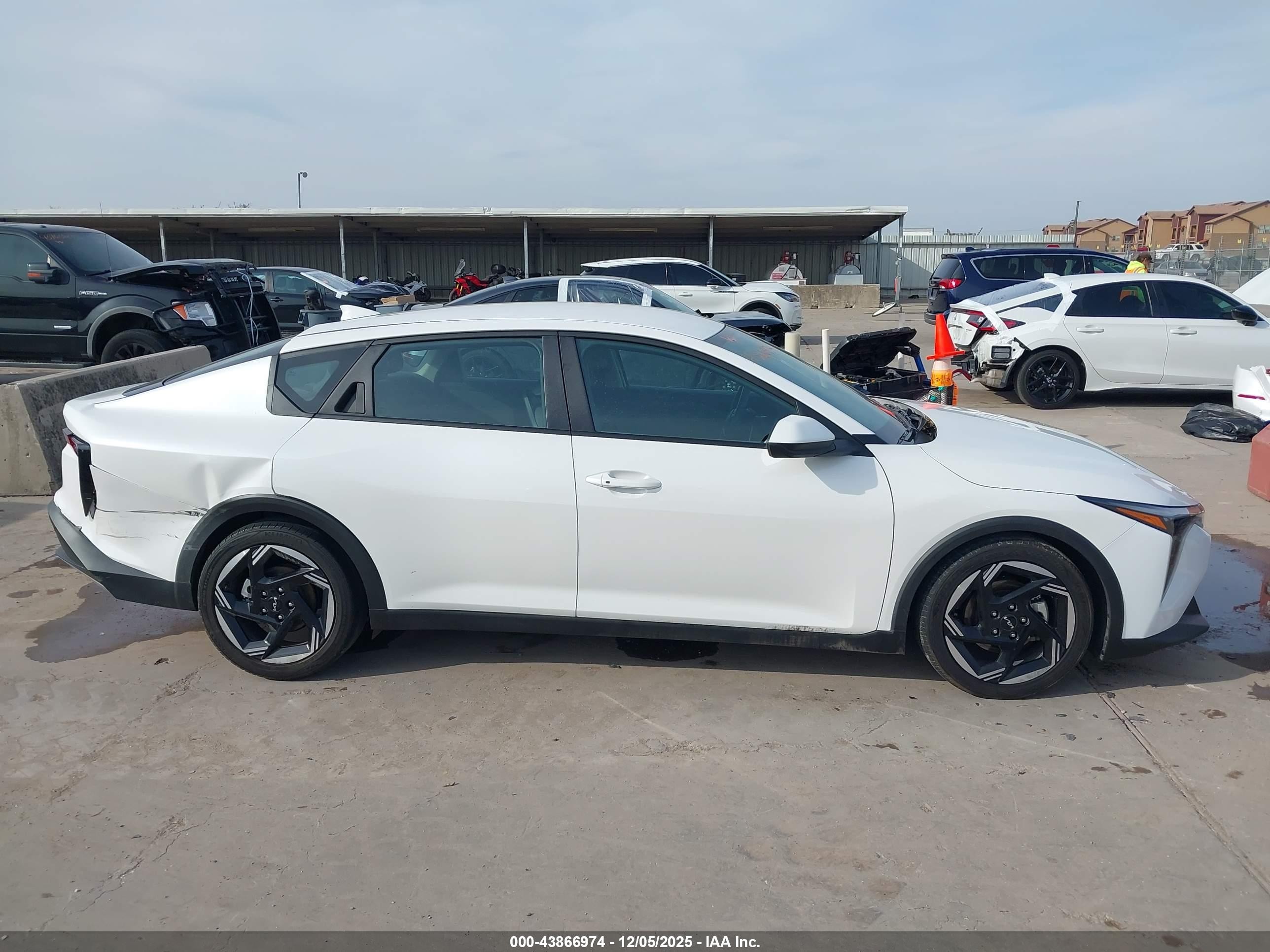 2025 Kia K4 Ex Белый vin: 3KPFU4DEXSE030399