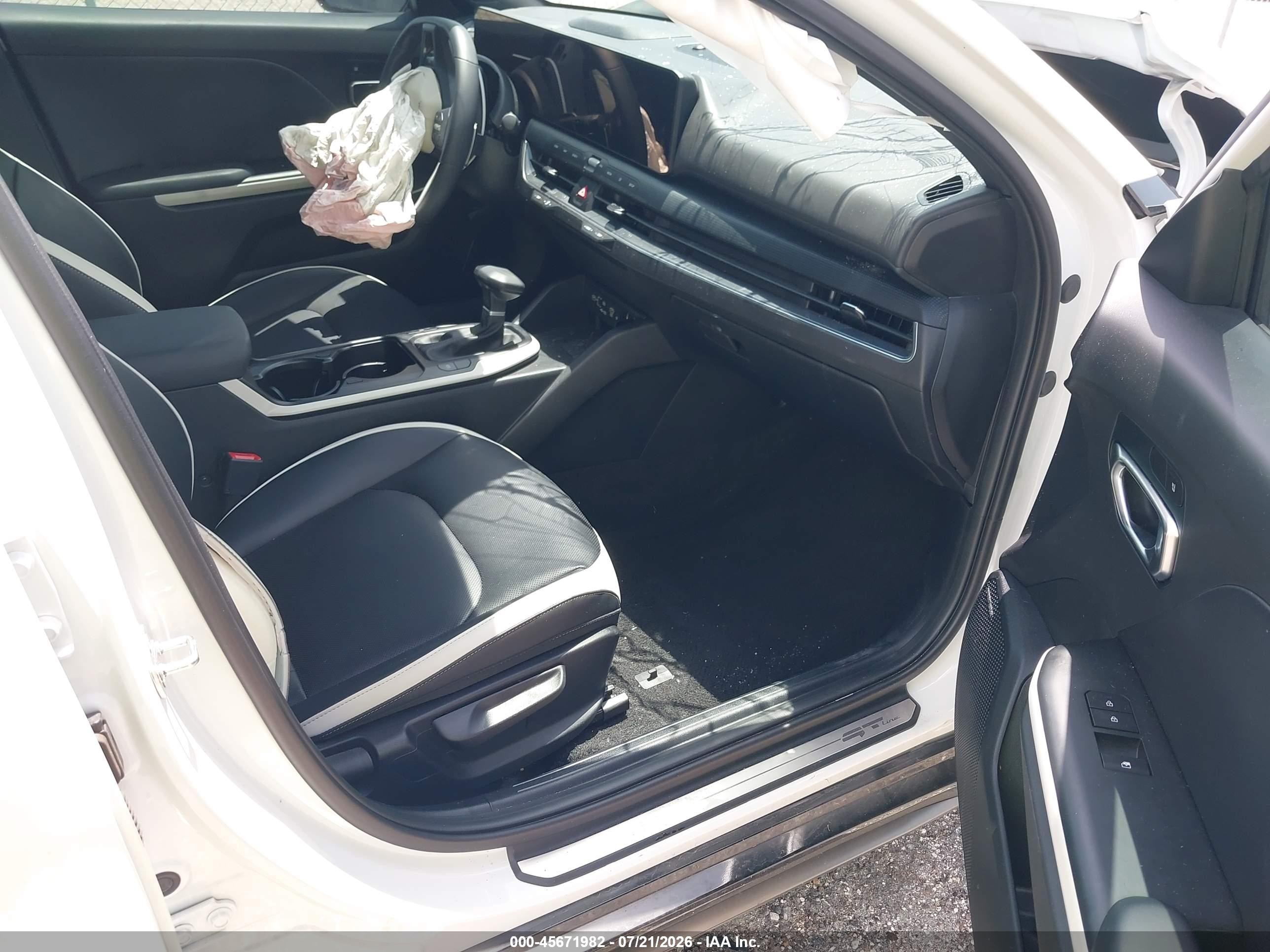 2026 Kia K4 Gt-line Turbo White vin: 3KPFU5DC6TE262858