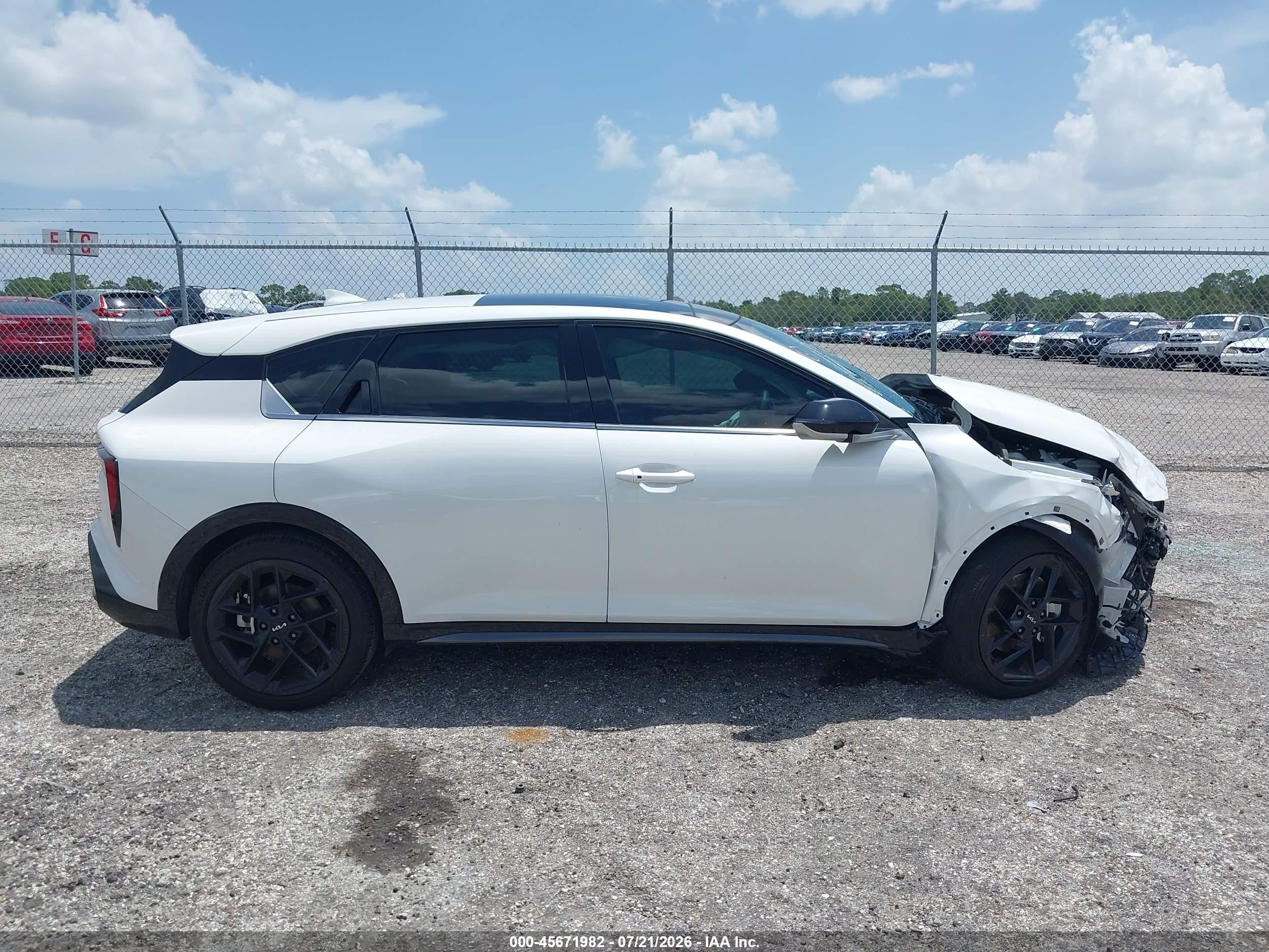 2026 Kia K4 Gt-line Turbo White vin: 3KPFU5DC6TE262858