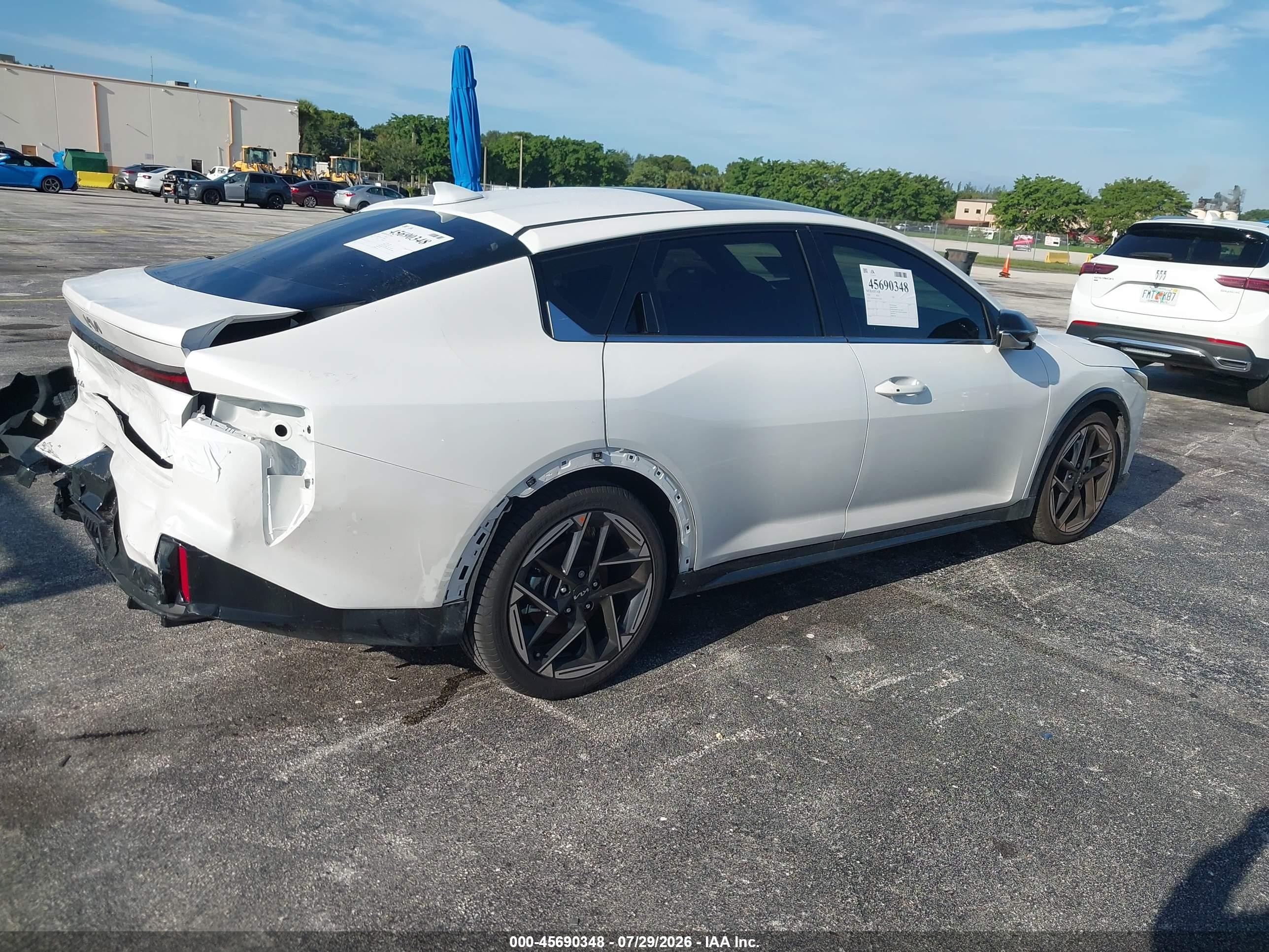 2026 Kia K4 Gt-line White vin: 3KPFW4DE3TE274469