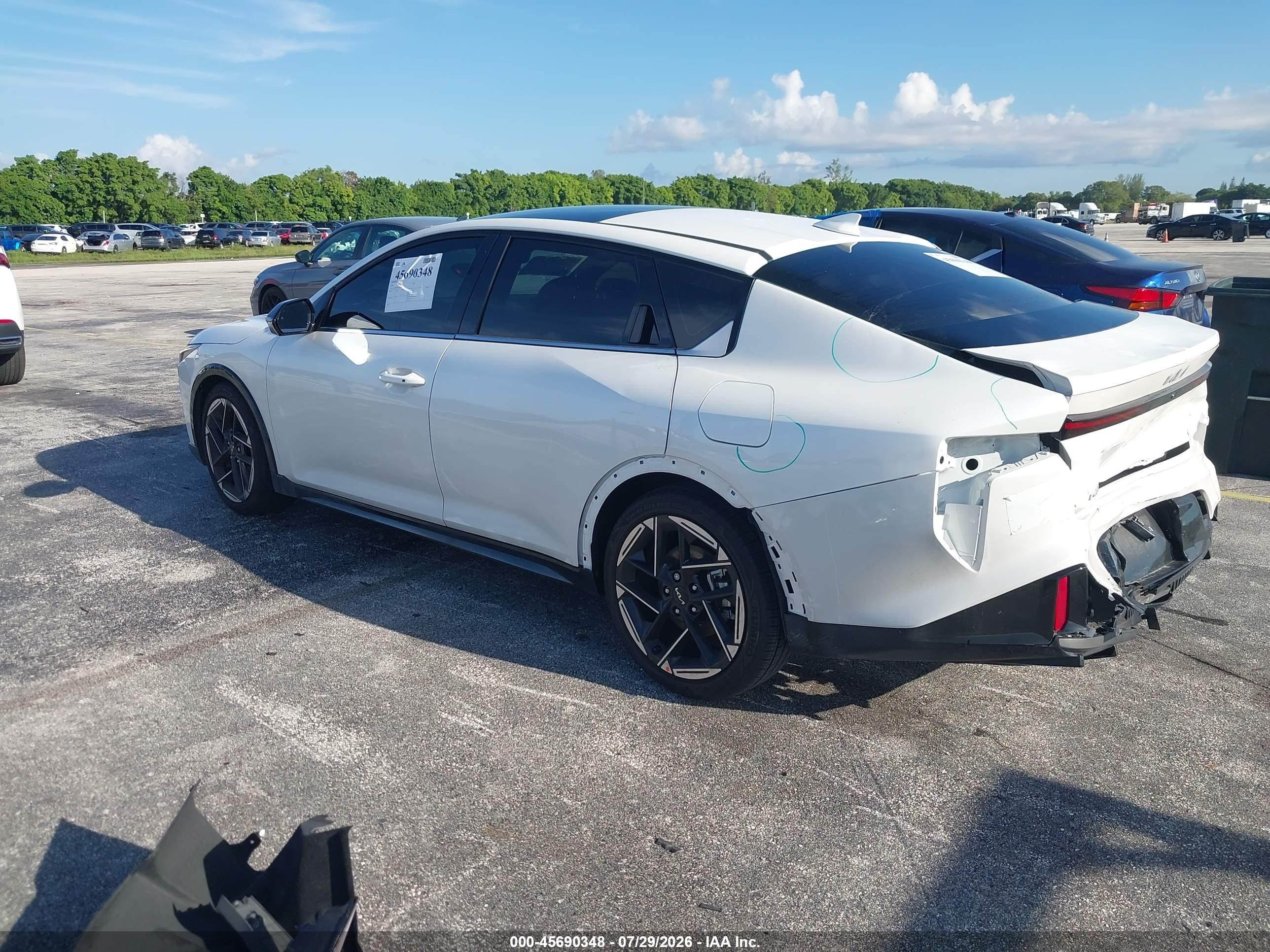 2026 Kia K4 Gt-line White vin: 3KPFW4DE3TE274469