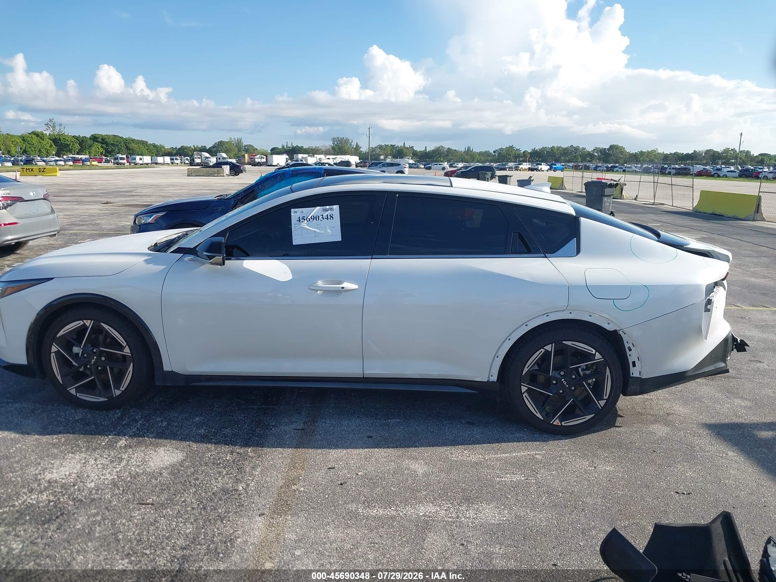 2026 Kia K4 Gt-line White vin: 3KPFW4DE3TE274469