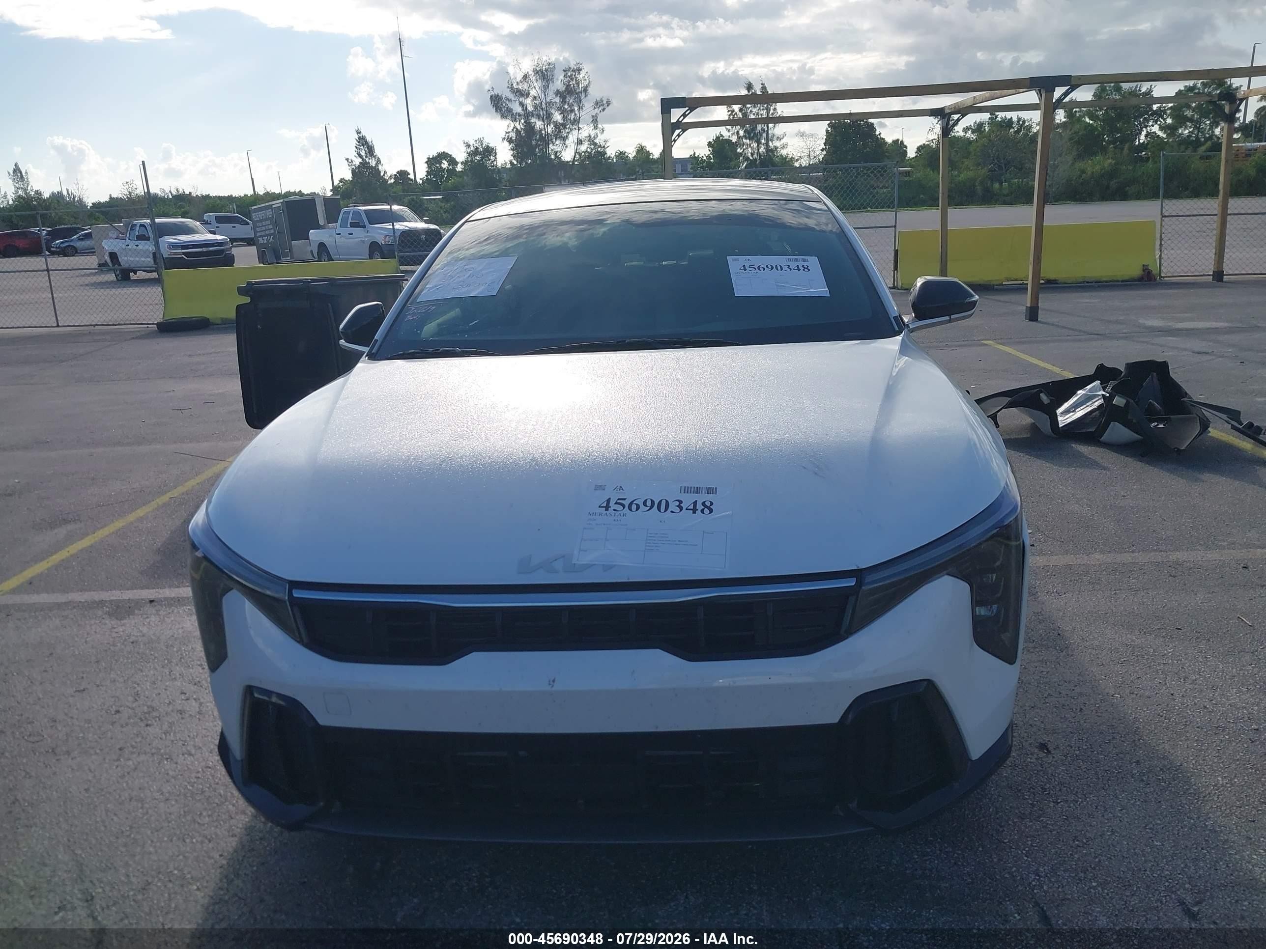 2026 Kia K4 Gt-line White vin: 3KPFW4DE3TE274469
