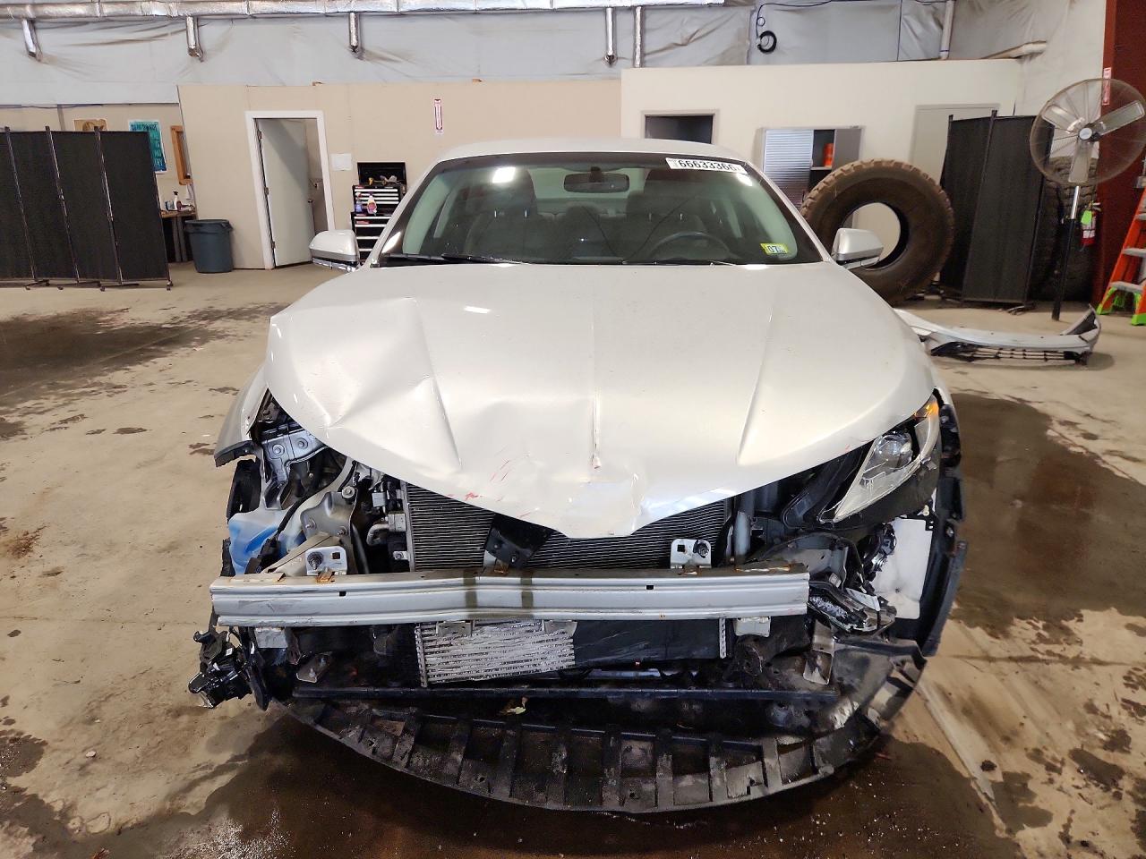 2013 Lincoln Mkz Серебряный vin: 3LN6L2G96DR824295