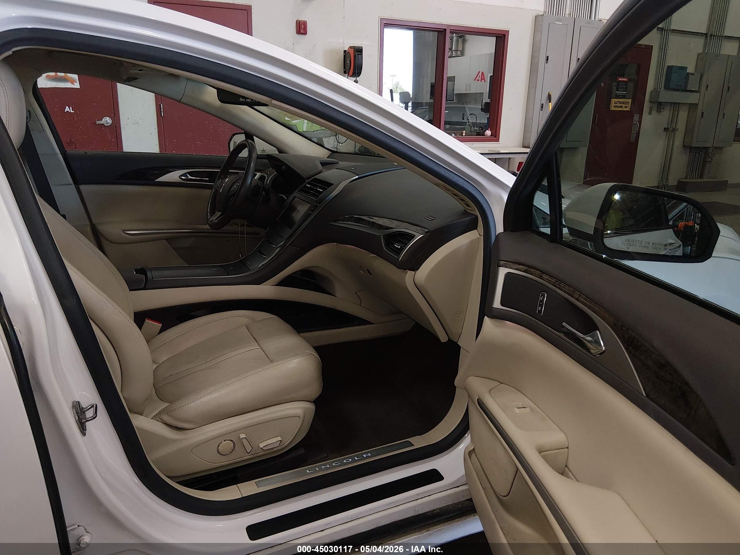 2013 Lincoln Mkz   White vin: 3LN6L2G99DR826347