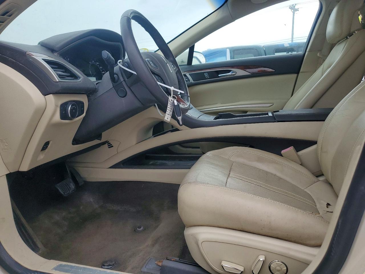 2014 Lincoln All Other Beige vin: 3LN6L2G99ER808044
