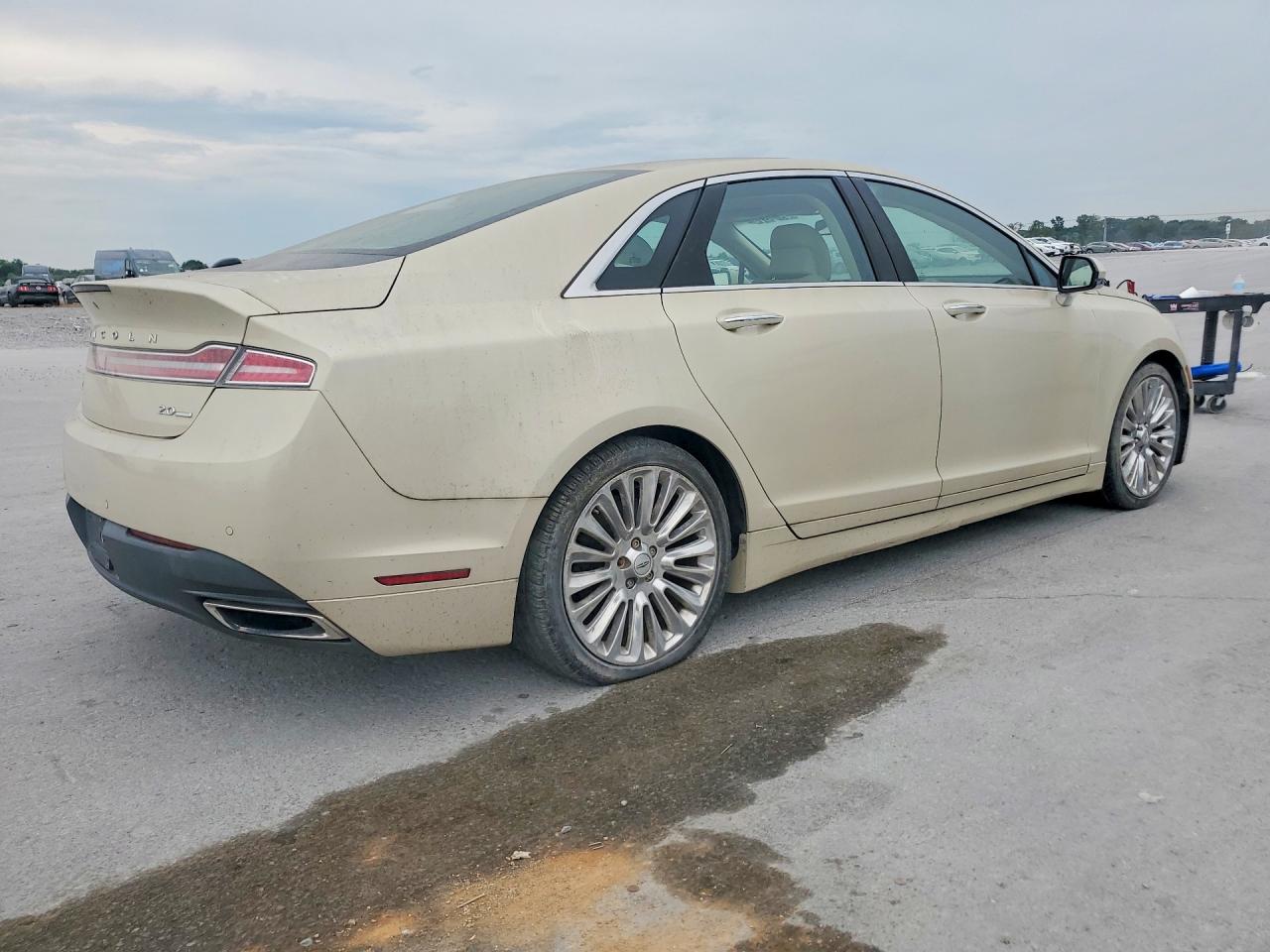 2014 Lincoln All Other Beige vin: 3LN6L2G99ER808044