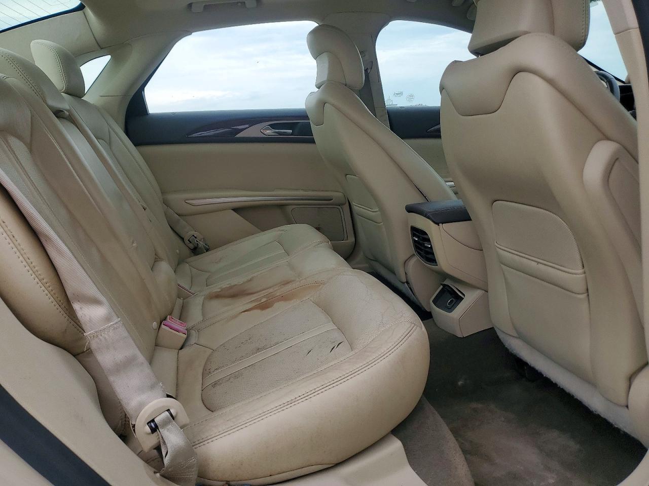 2014 Lincoln All Other Beige vin: 3LN6L2G99ER808044