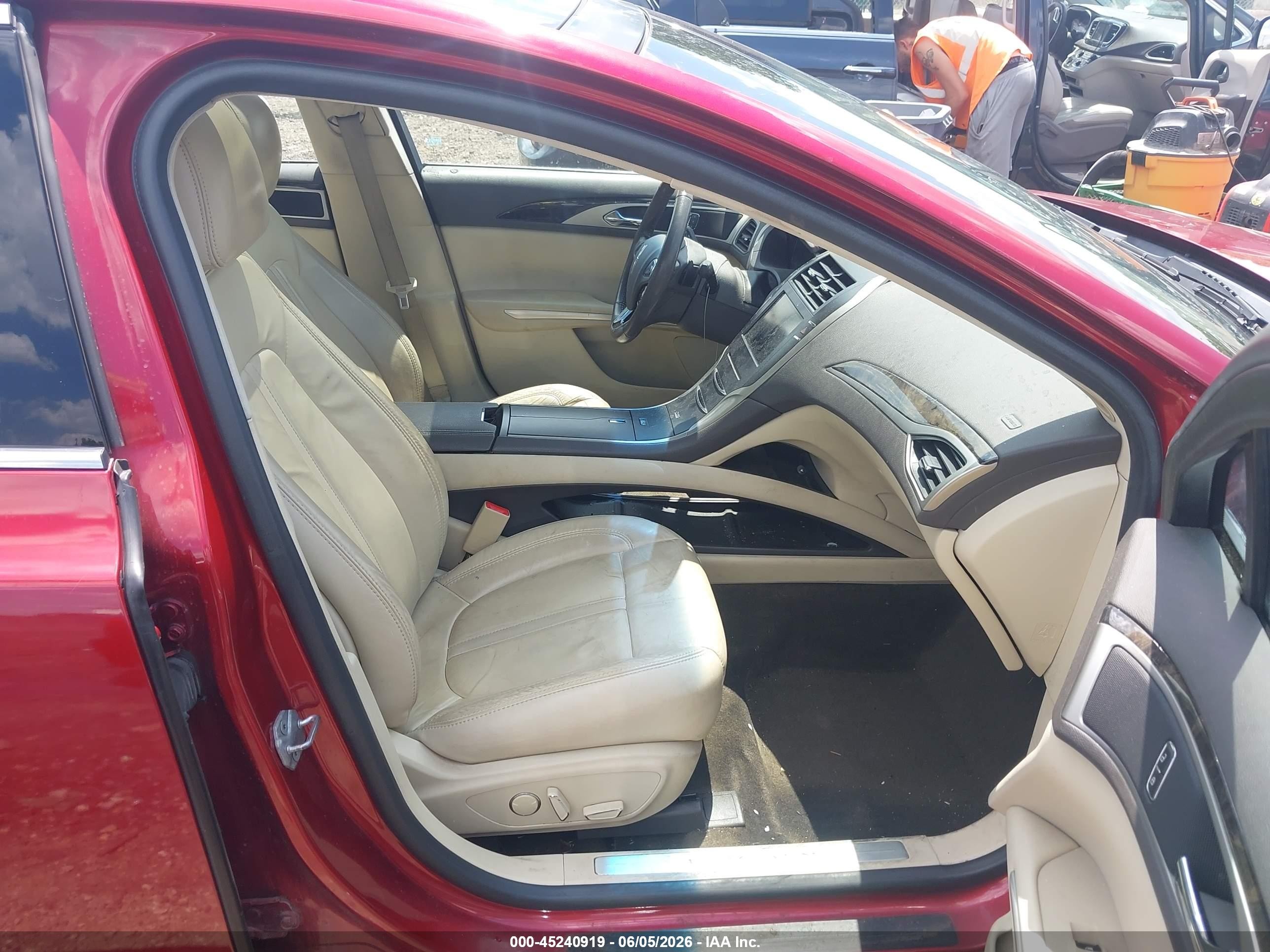 2014 Lincoln Mkz   Red vin: 3LN6L2G9XER811082