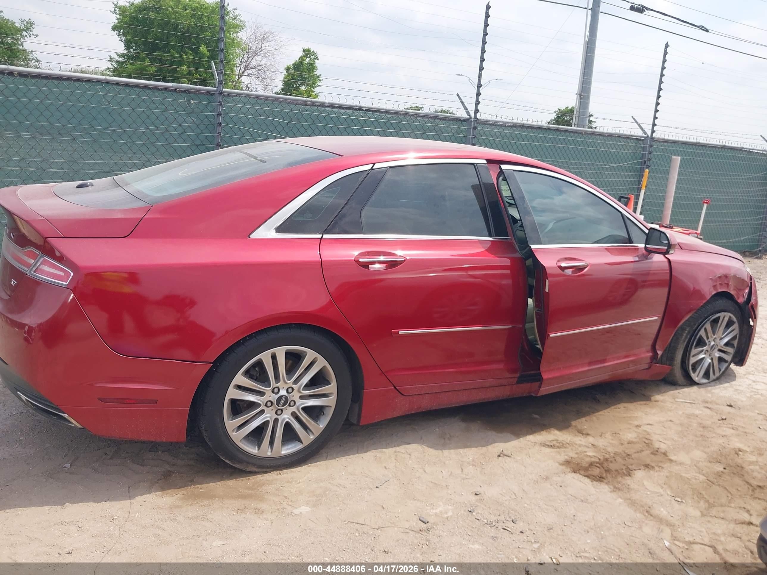 2013 Lincoln Mkz   Red vin: 3LN6L2GK1DR807388