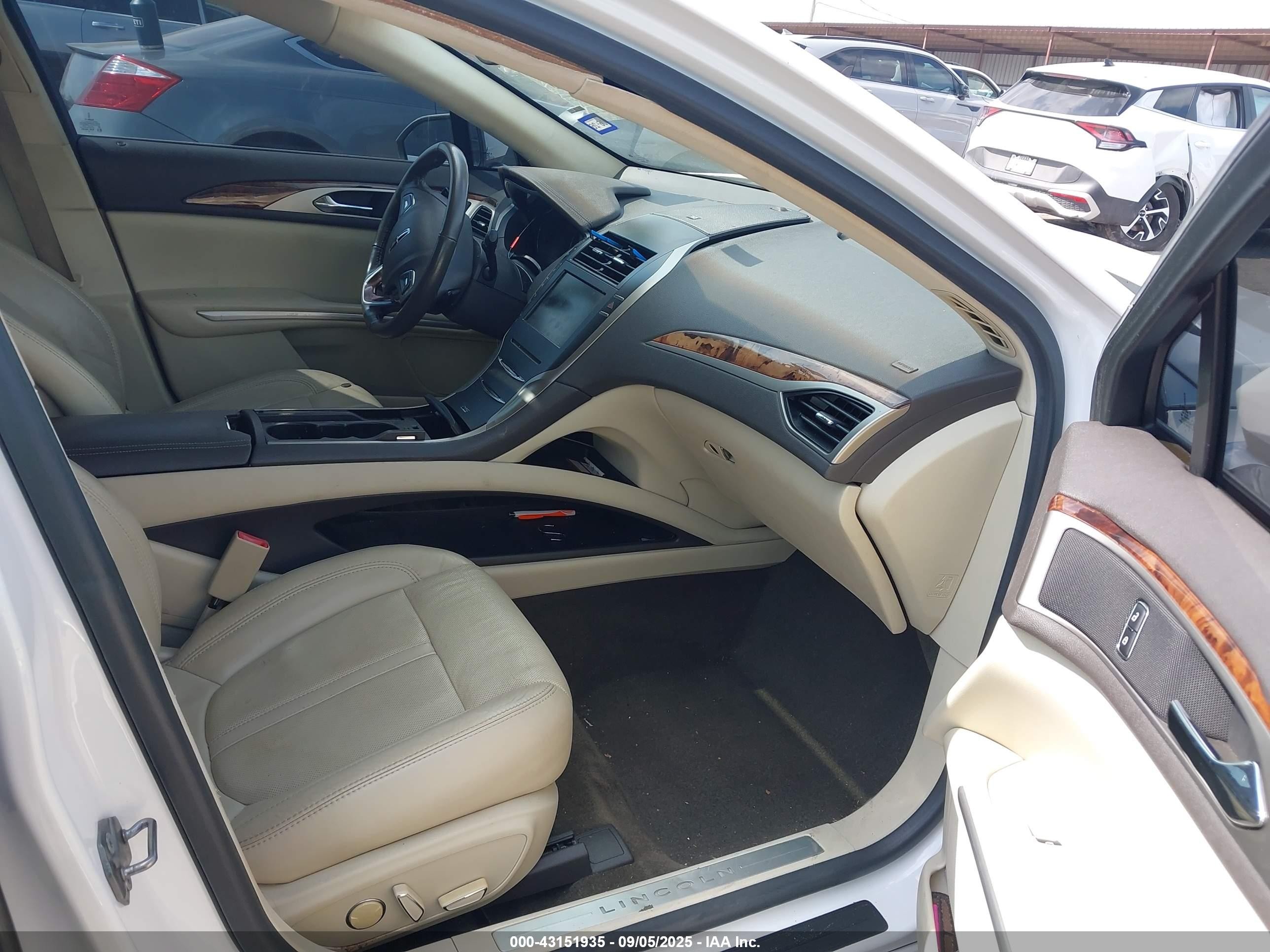 2013 Lincoln Mkz   White vin: 3LN6L2GK3DR818151