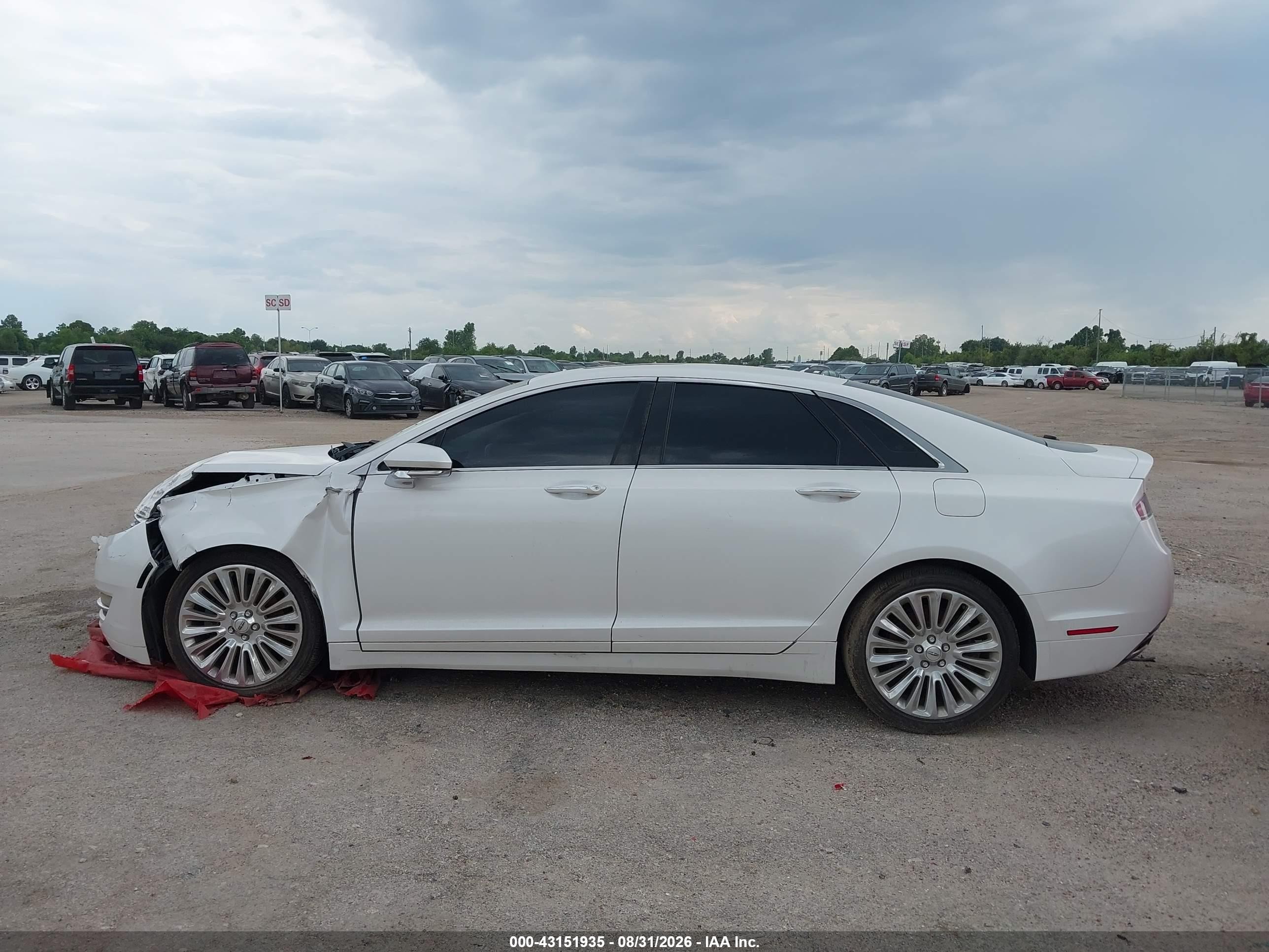2013 Lincoln Mkz   White vin: 3LN6L2GK3DR818151