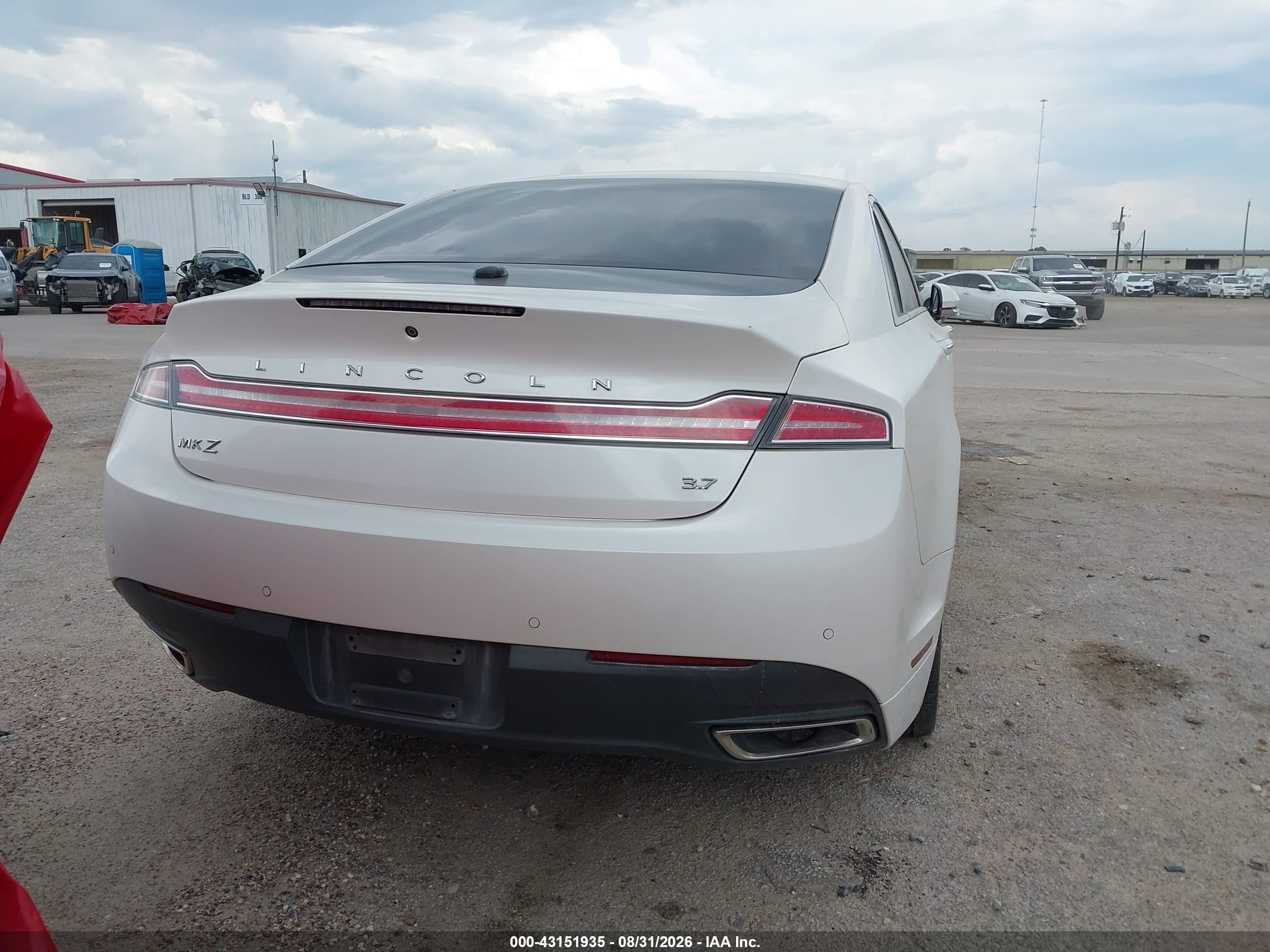 2013 Lincoln Mkz   White vin: 3LN6L2GK3DR818151
