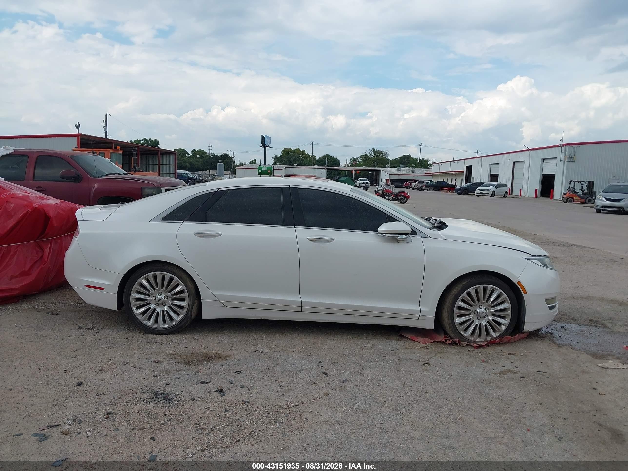 2013 Lincoln Mkz   White vin: 3LN6L2GK3DR818151